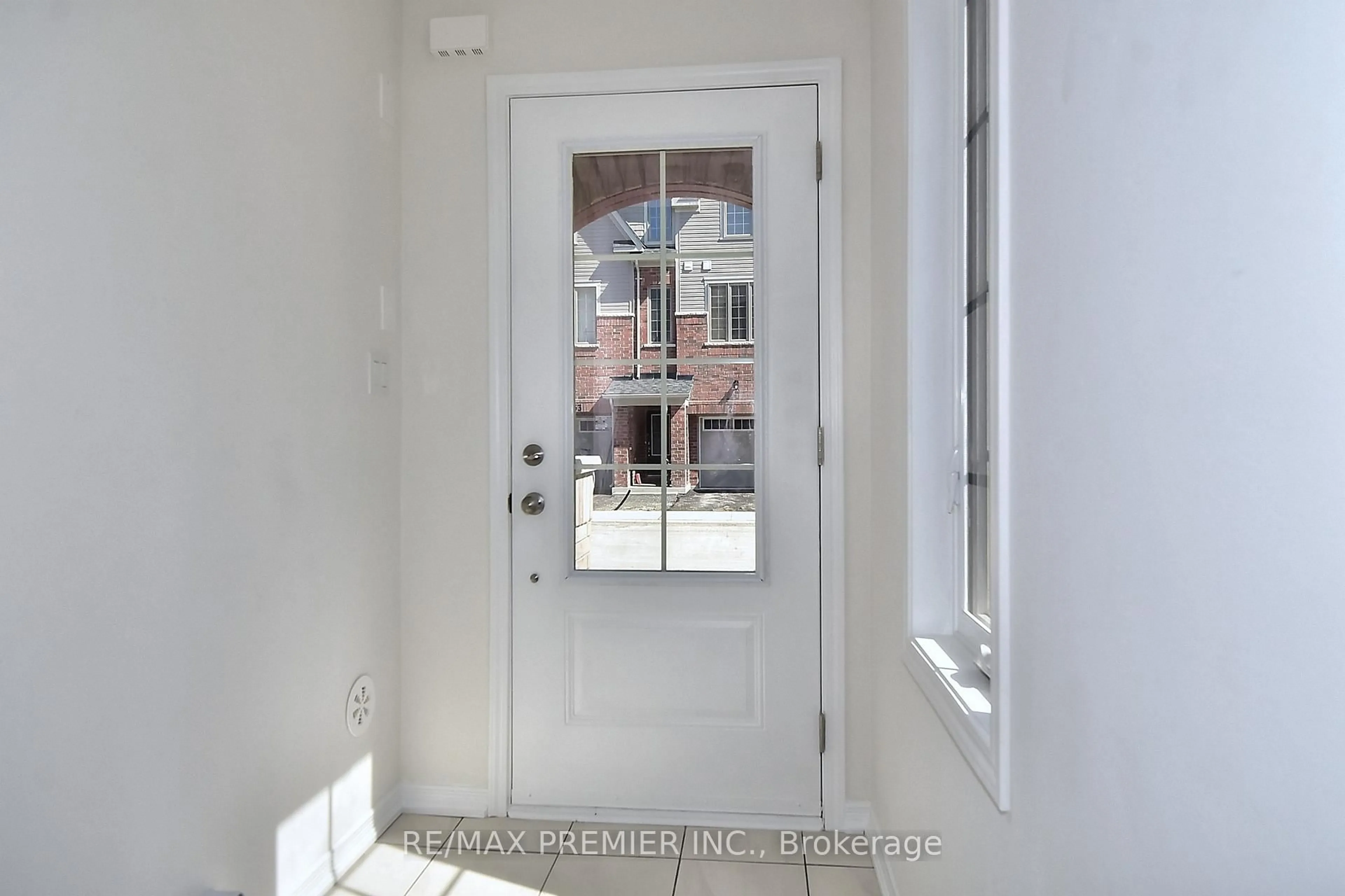 Indoor entryway for 2552 Mojave Path #144, Oshawa Ontario L1L 0J4