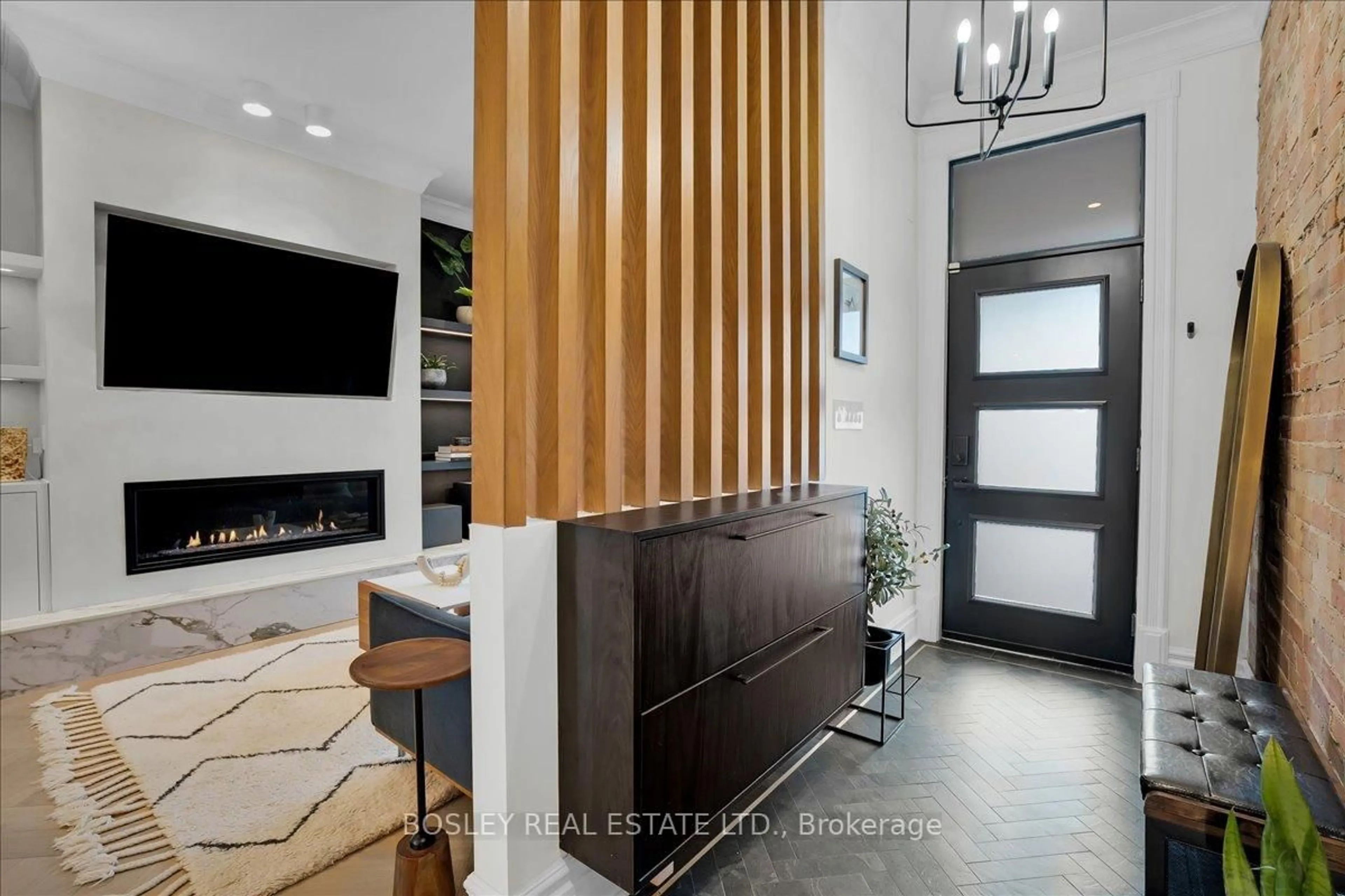 Indoor entryway for 372 Logan Ave, Toronto Ontario M4M 2N8