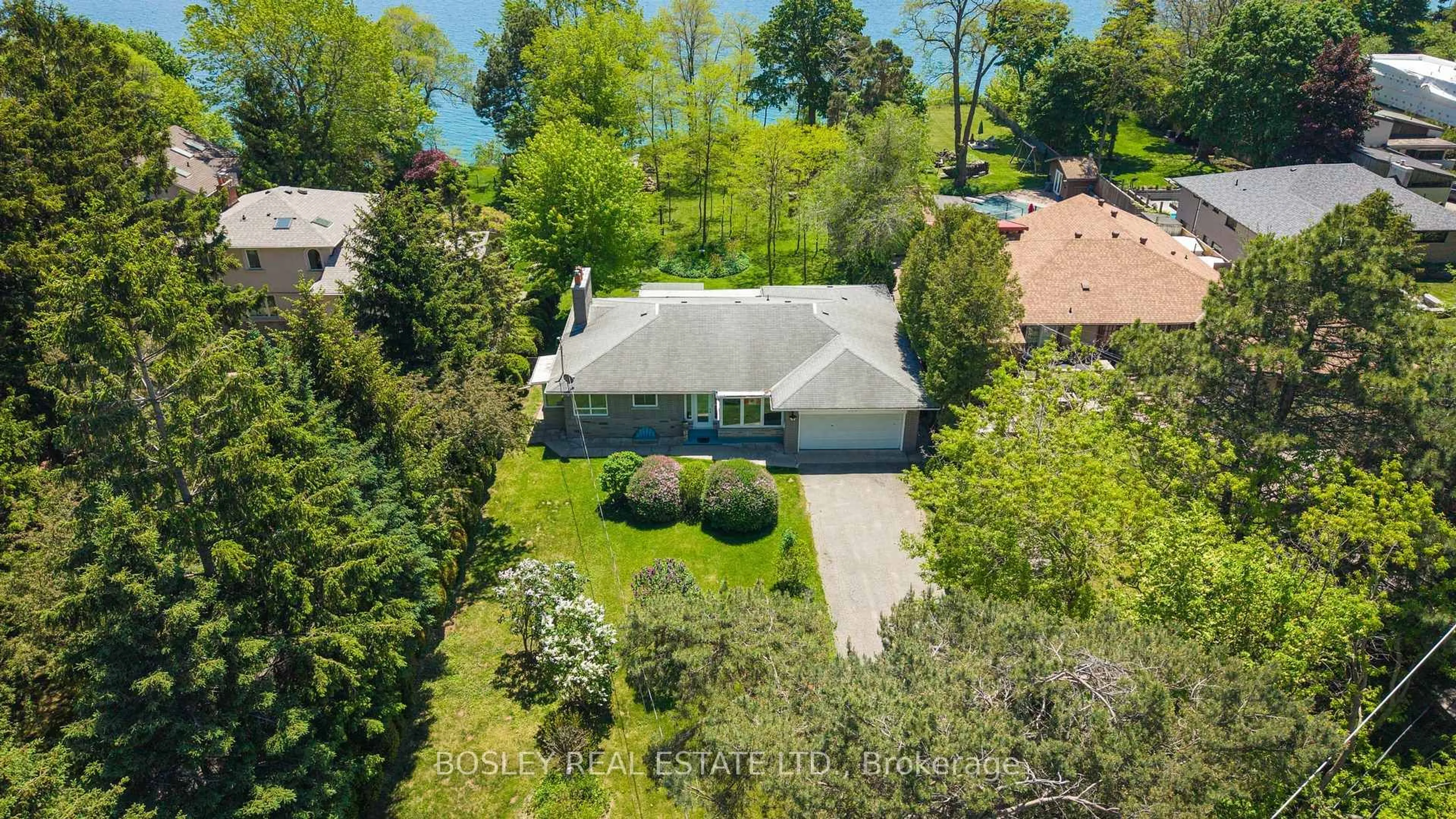 A pic from outside/outdoor area/front of a property/back of a property/a pic from drone, street for 133 Sylvan Ave, Toronto Ontario M1M 1J9