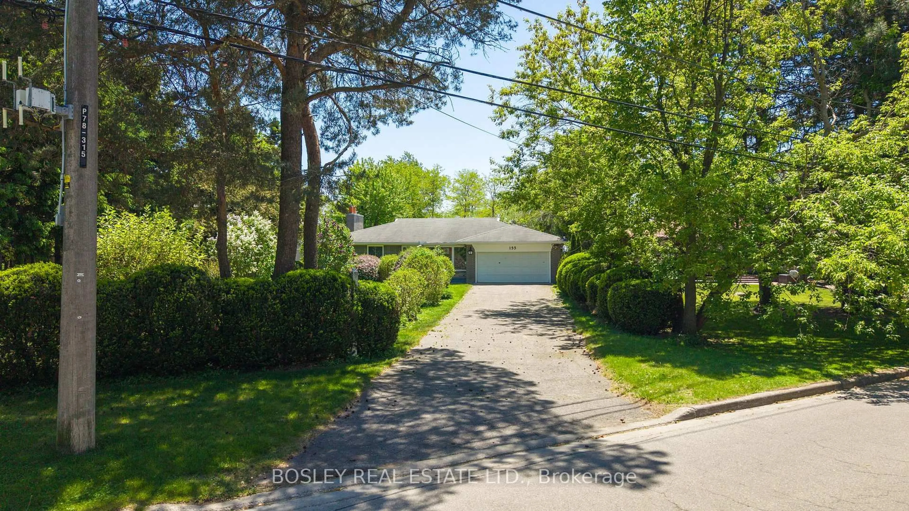 A pic from outside/outdoor area/front of a property/back of a property/a pic from drone, street for 133 Sylvan Ave, Toronto Ontario M1M 1J9