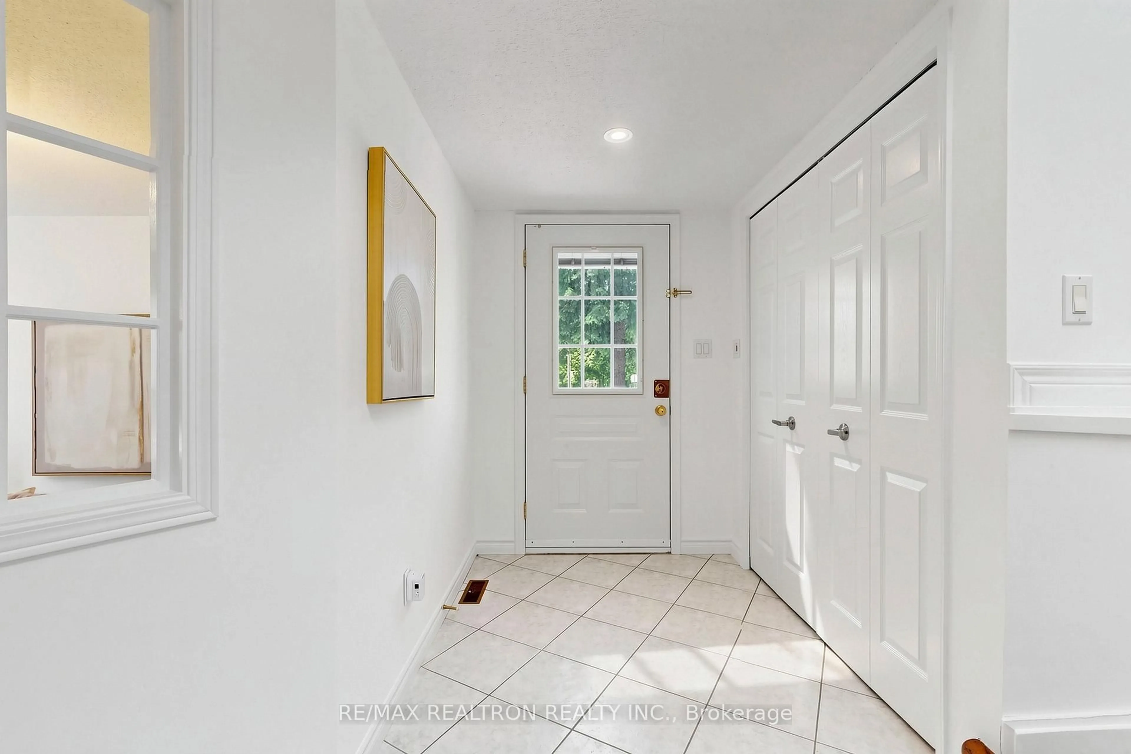 Indoor entryway for 186 Wintermute Blvd, Toronto Ontario M1W 3L5