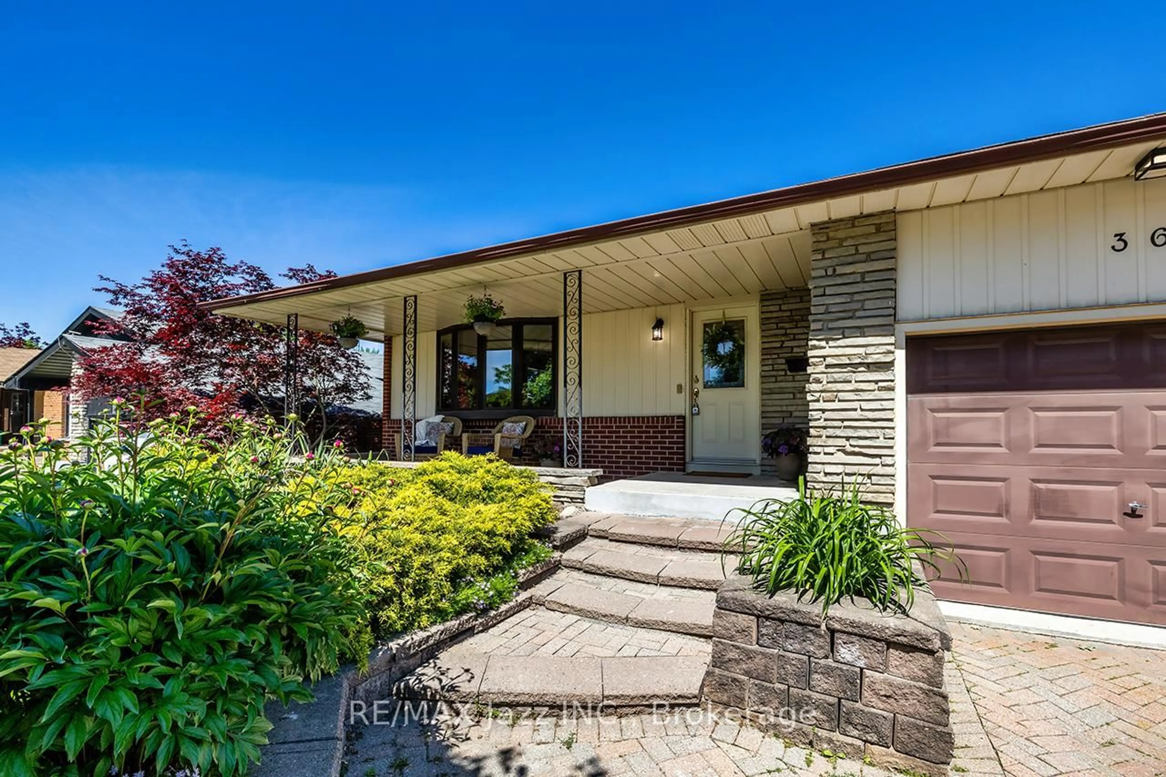 Unknown for 369 Waverly St, Oshawa Ontario L1J 5W2