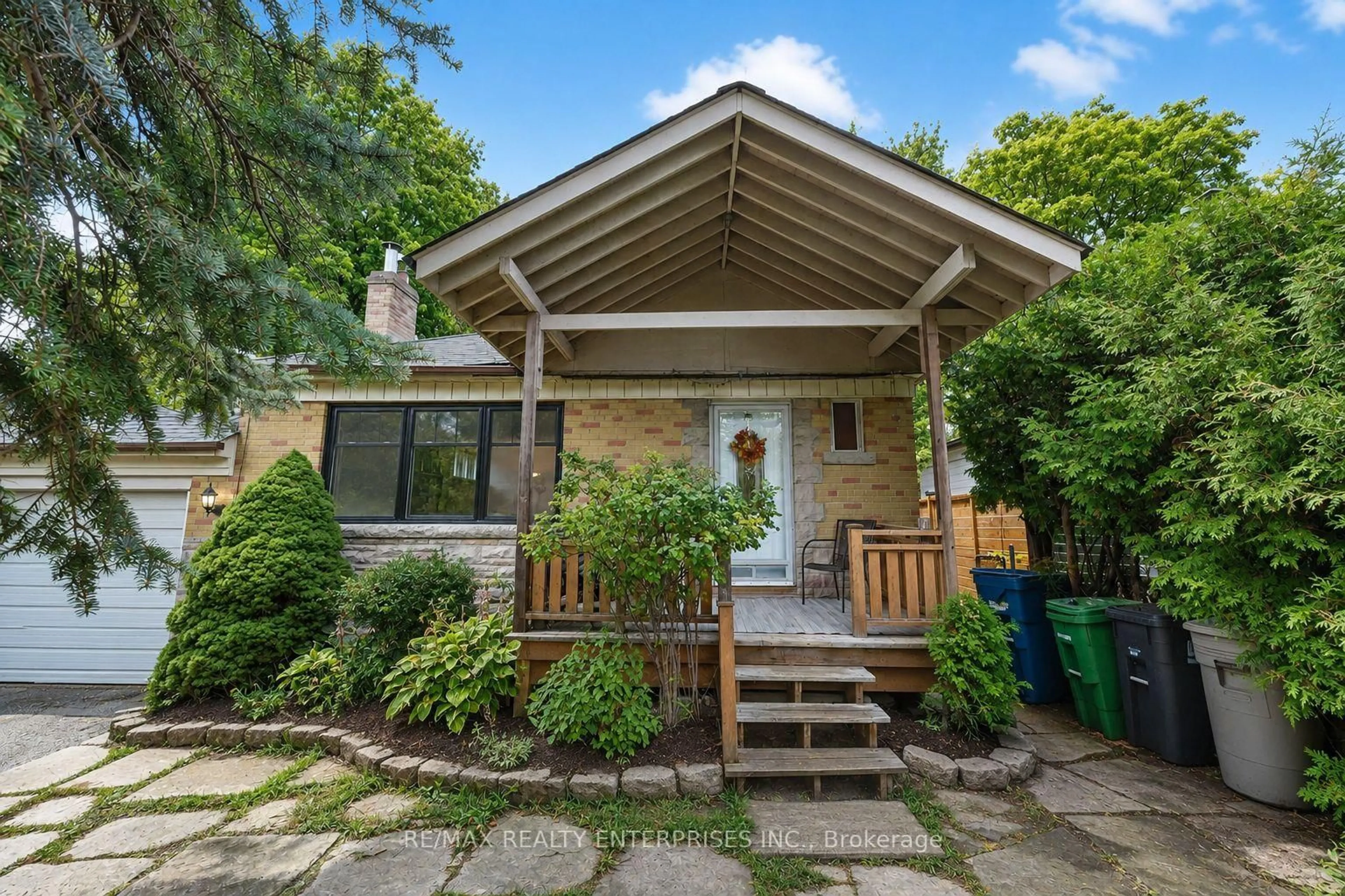 Unknown for 10 Colonial Ave, Toronto Ontario M1M 2C2