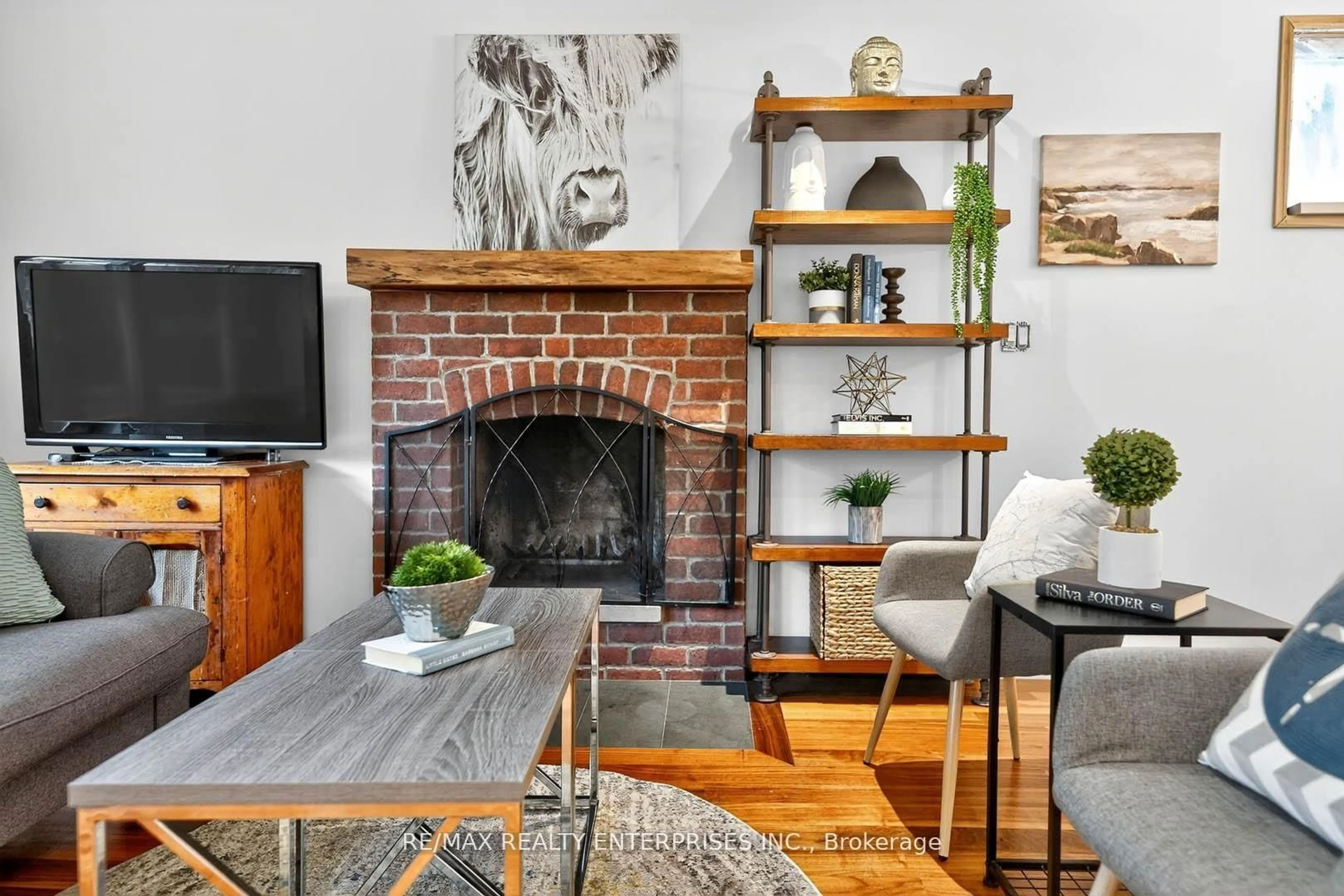Living room with furniture, unknown for 10 Colonial Ave, Toronto Ontario M1M 2C2