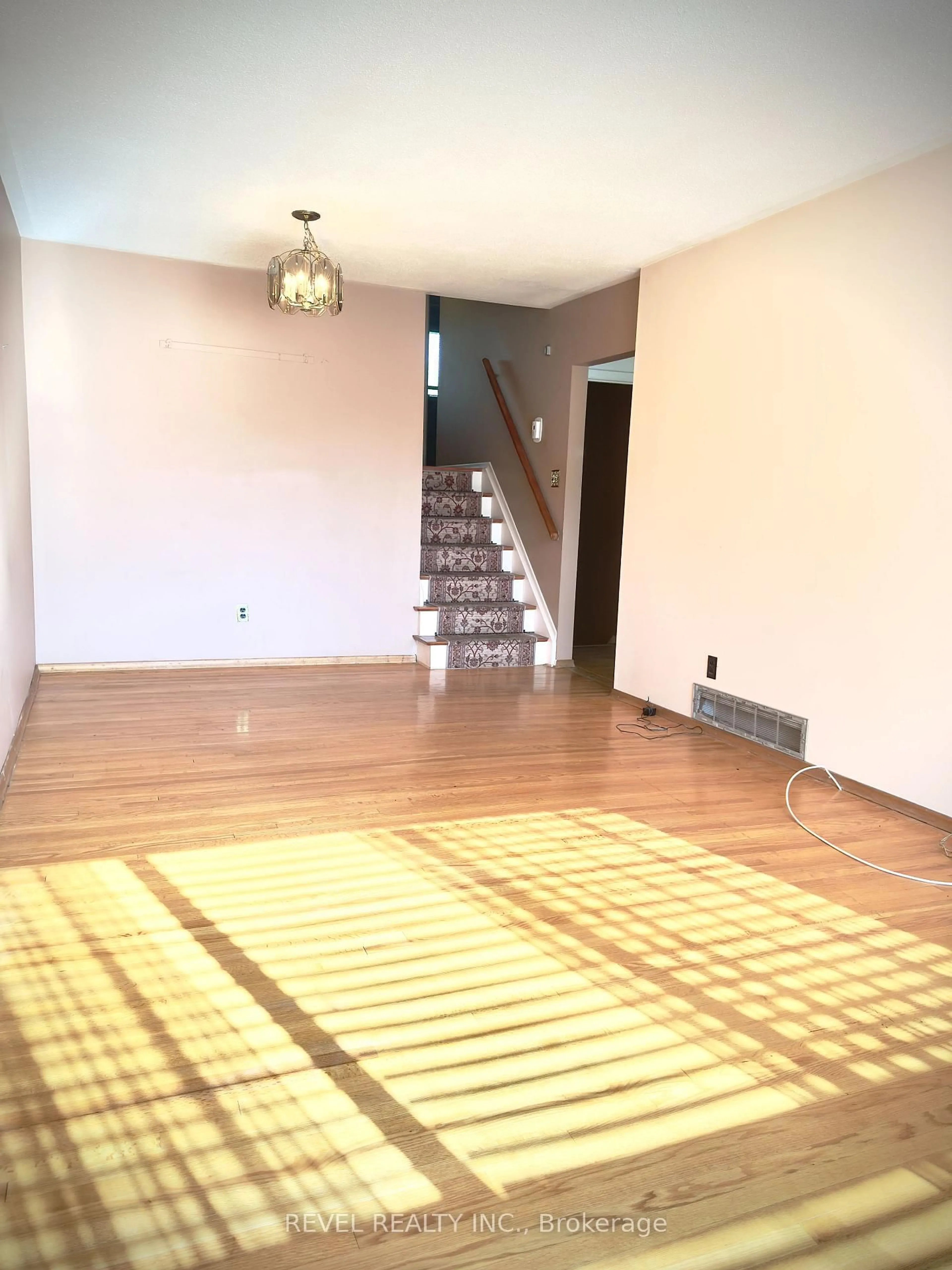 A pic of a room for 869 Douglas Ave, Pickering Ontario L1W 1N5