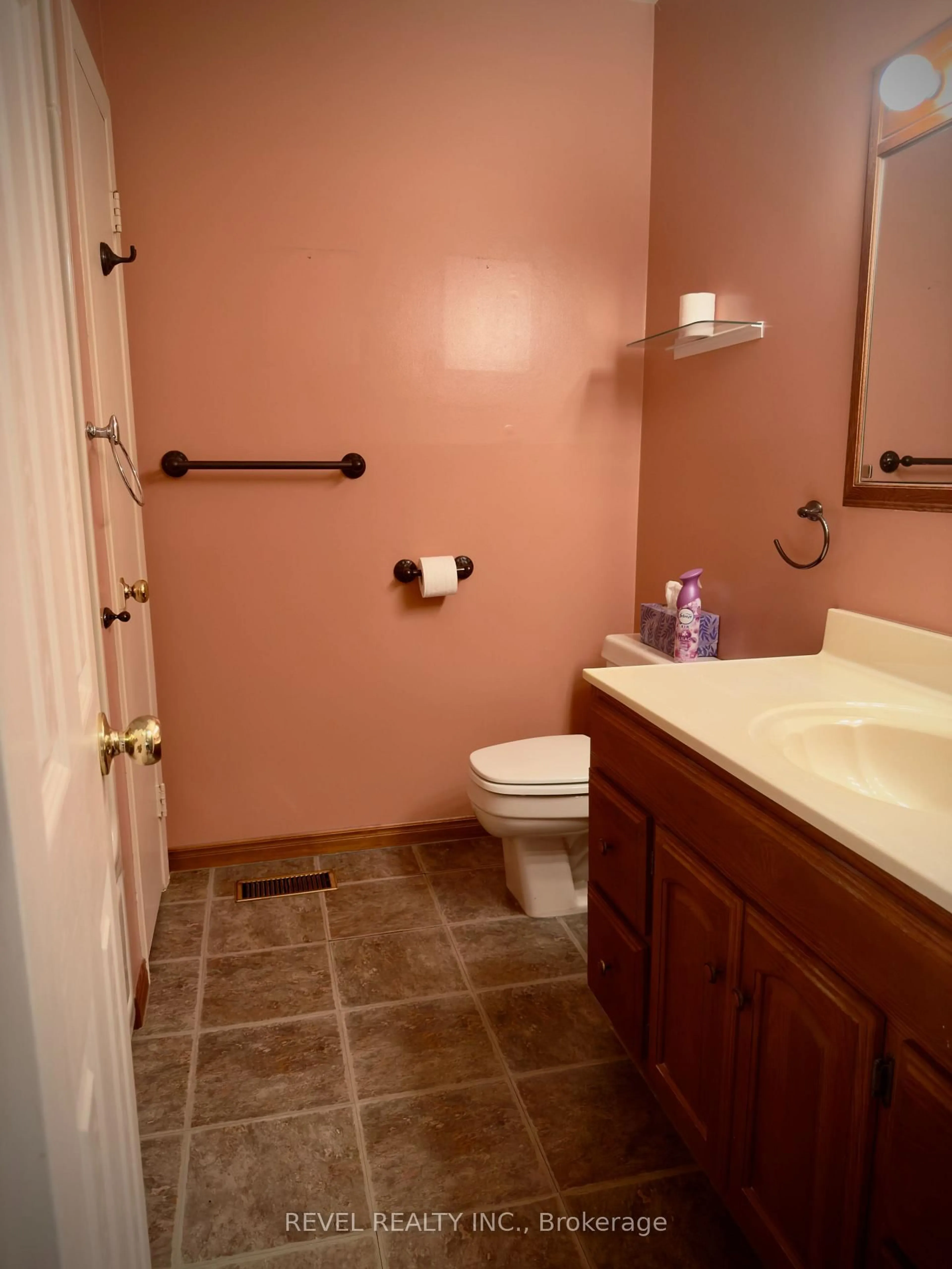 Standard bathroom, unknown for 869 Douglas Ave, Pickering Ontario L1W 1N5