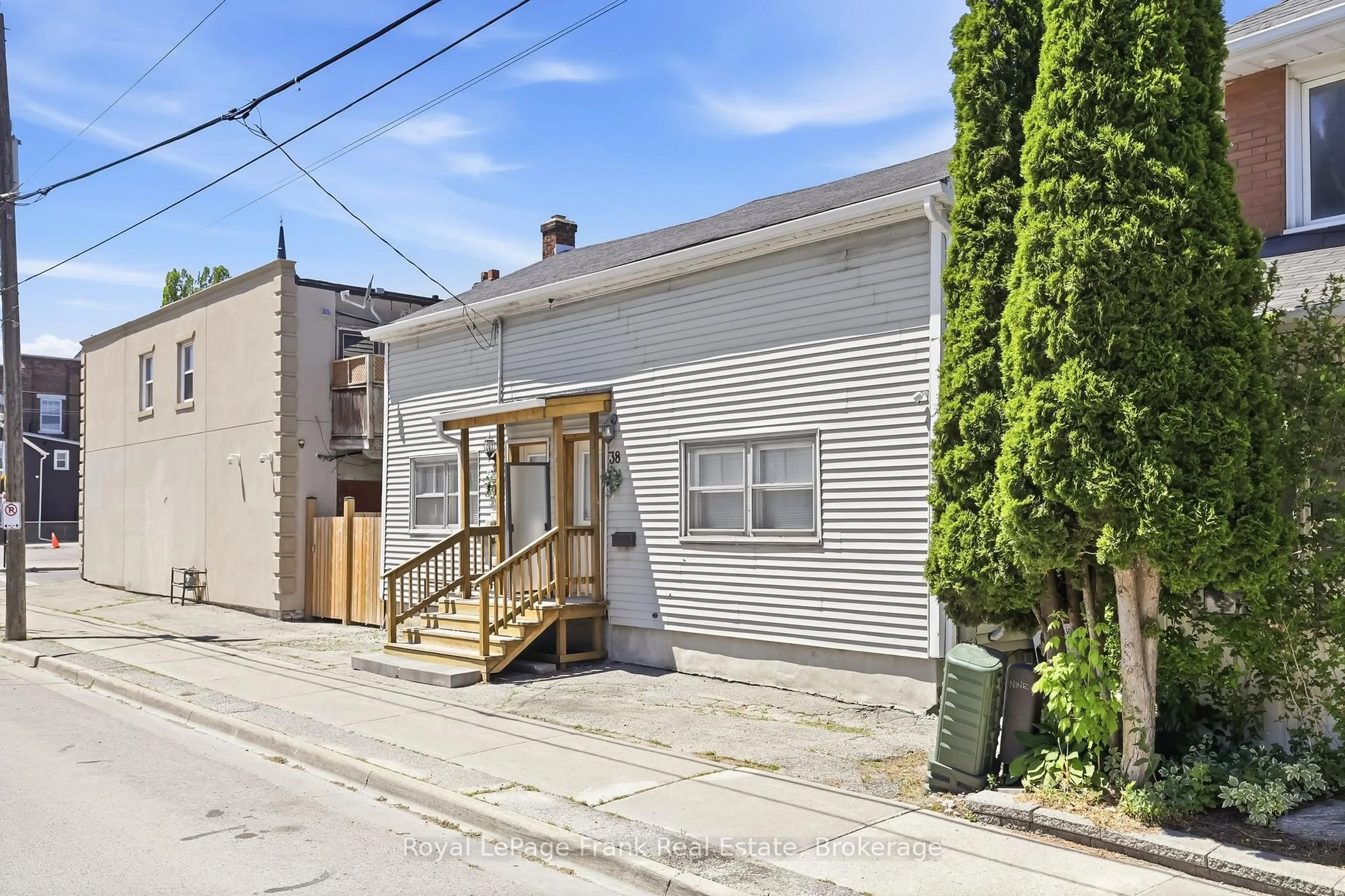 Unknown for 36 & 38 Bruce St, Oshawa Ontario L1H 1P7
