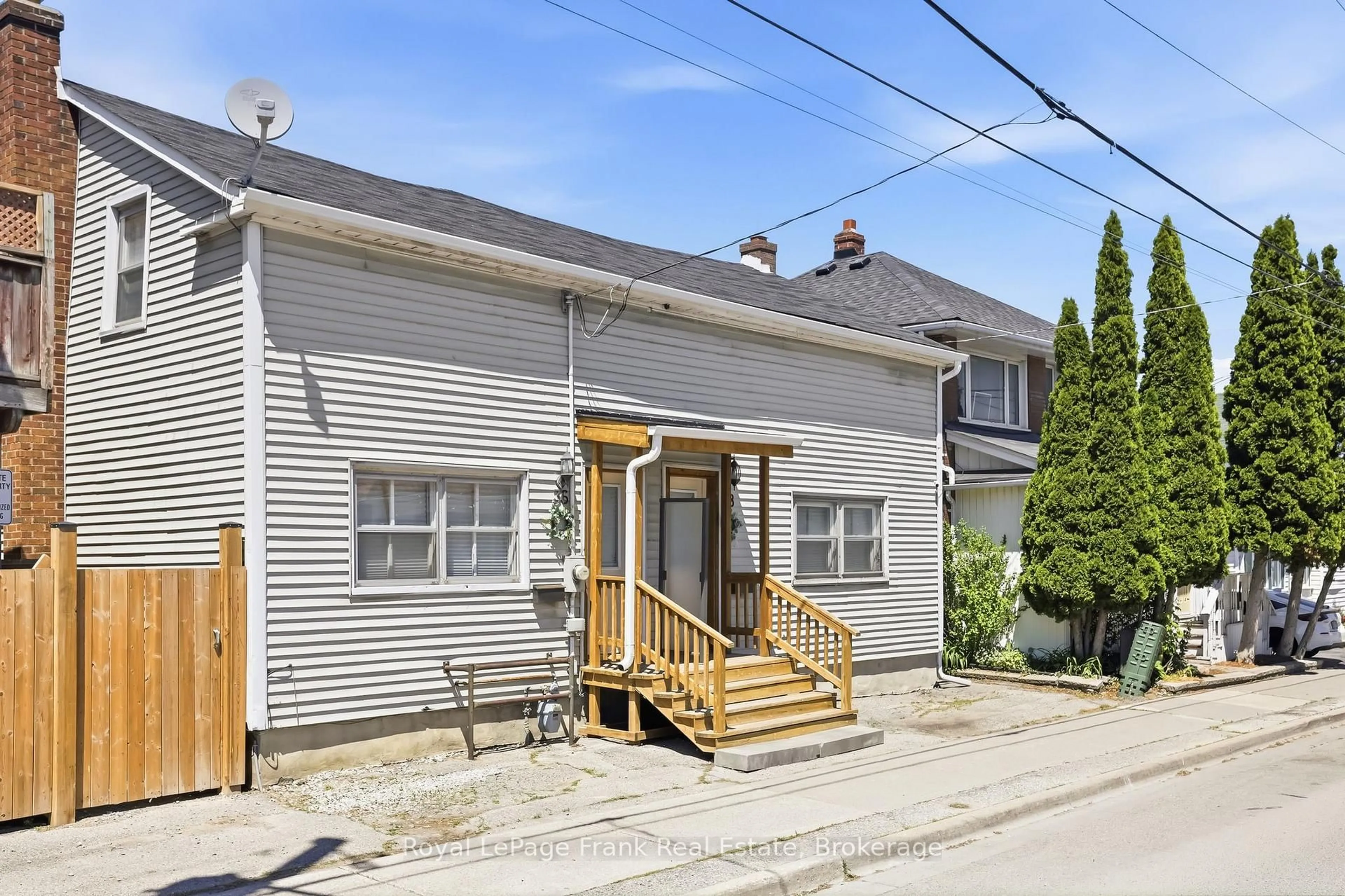 Unknown for 36 & 38 Bruce St, Oshawa Ontario L1H 1P7
