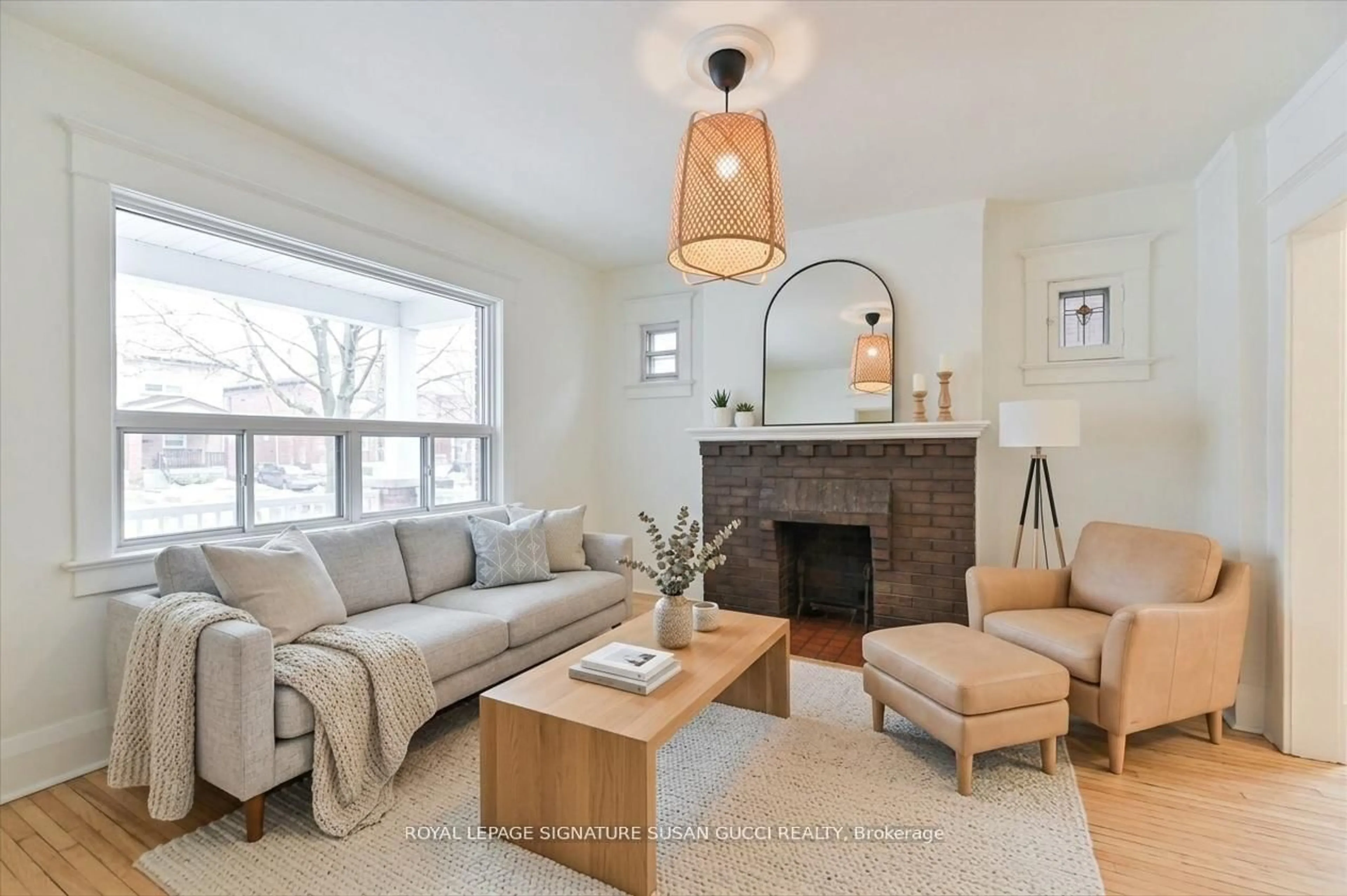 Living room with furniture, unknown for 669 Greenwood Ave, Toronto Ontario M4J 4B3