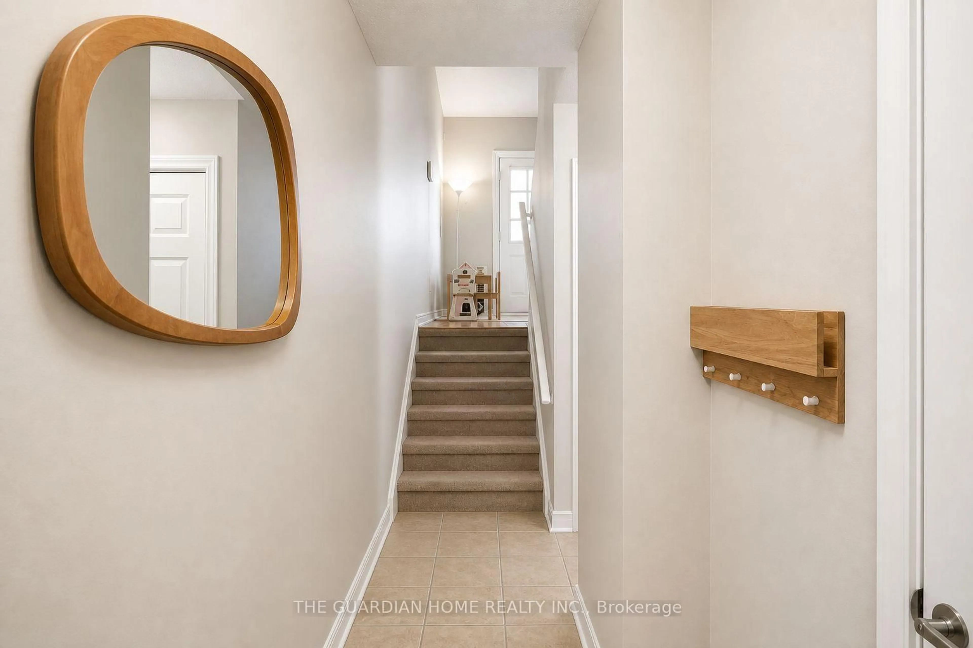 Indoor entryway for 1975 Memory Lane #28, Pickering Ontario L1V 3M3