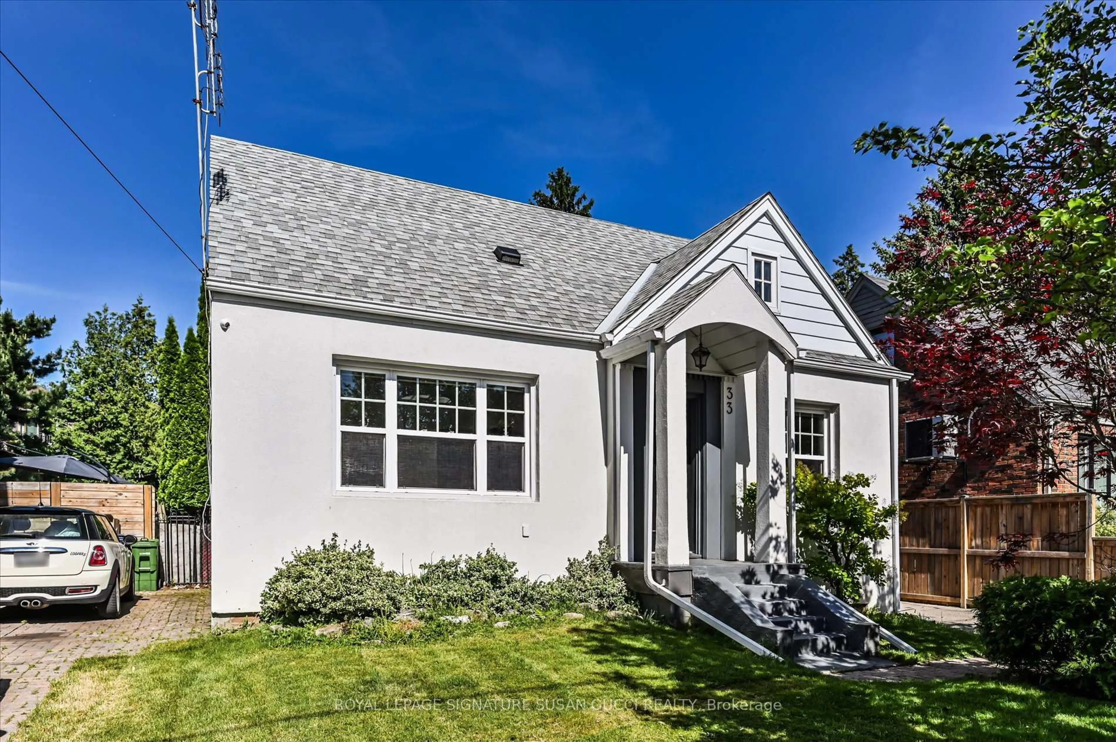 Home with vinyl exterior material, street for 33 Plaxton Dr, Toronto Ontario M4B 2P6