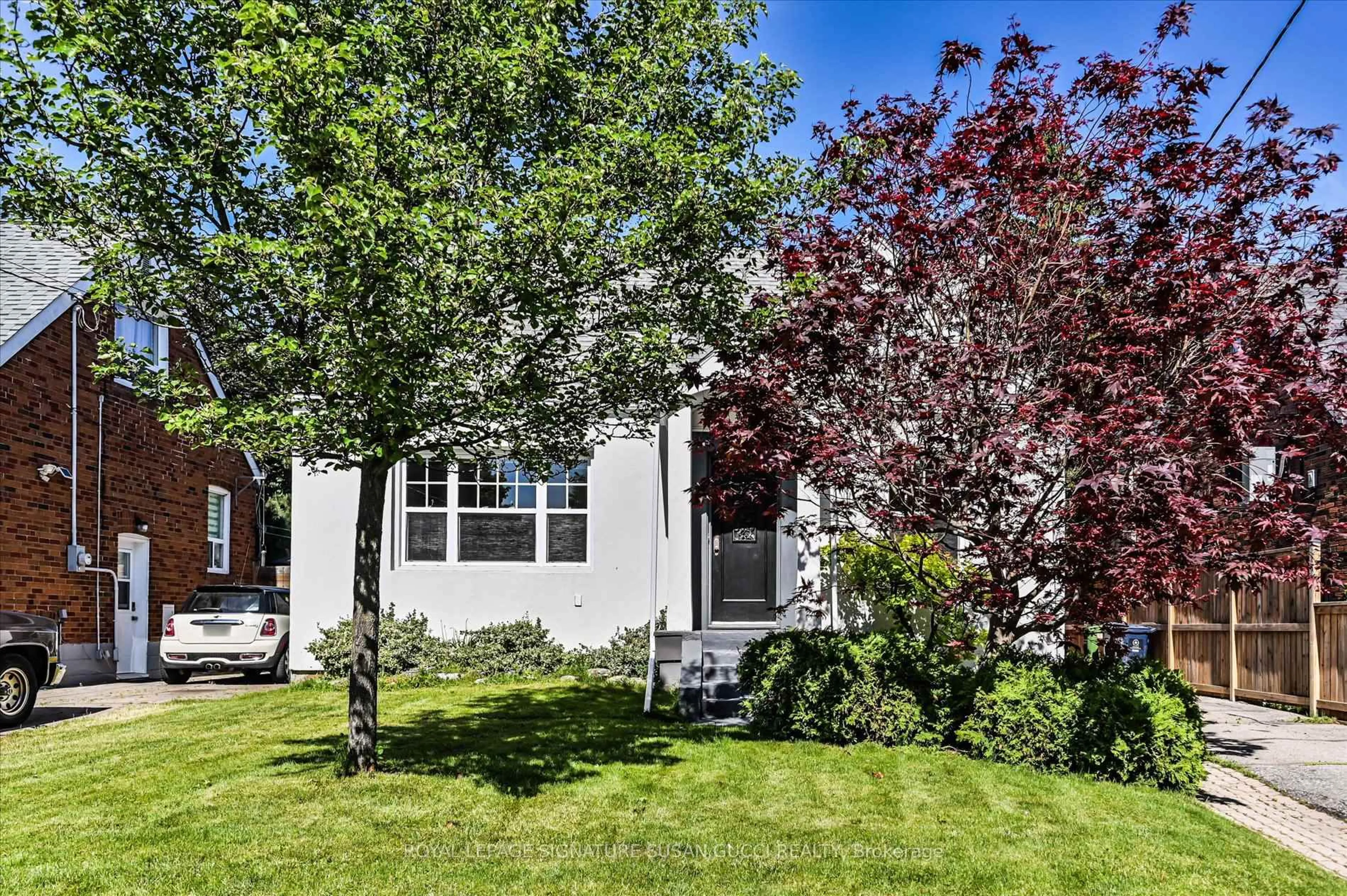 Home with vinyl exterior material, street for 33 Plaxton Dr, Toronto Ontario M4B 2P6