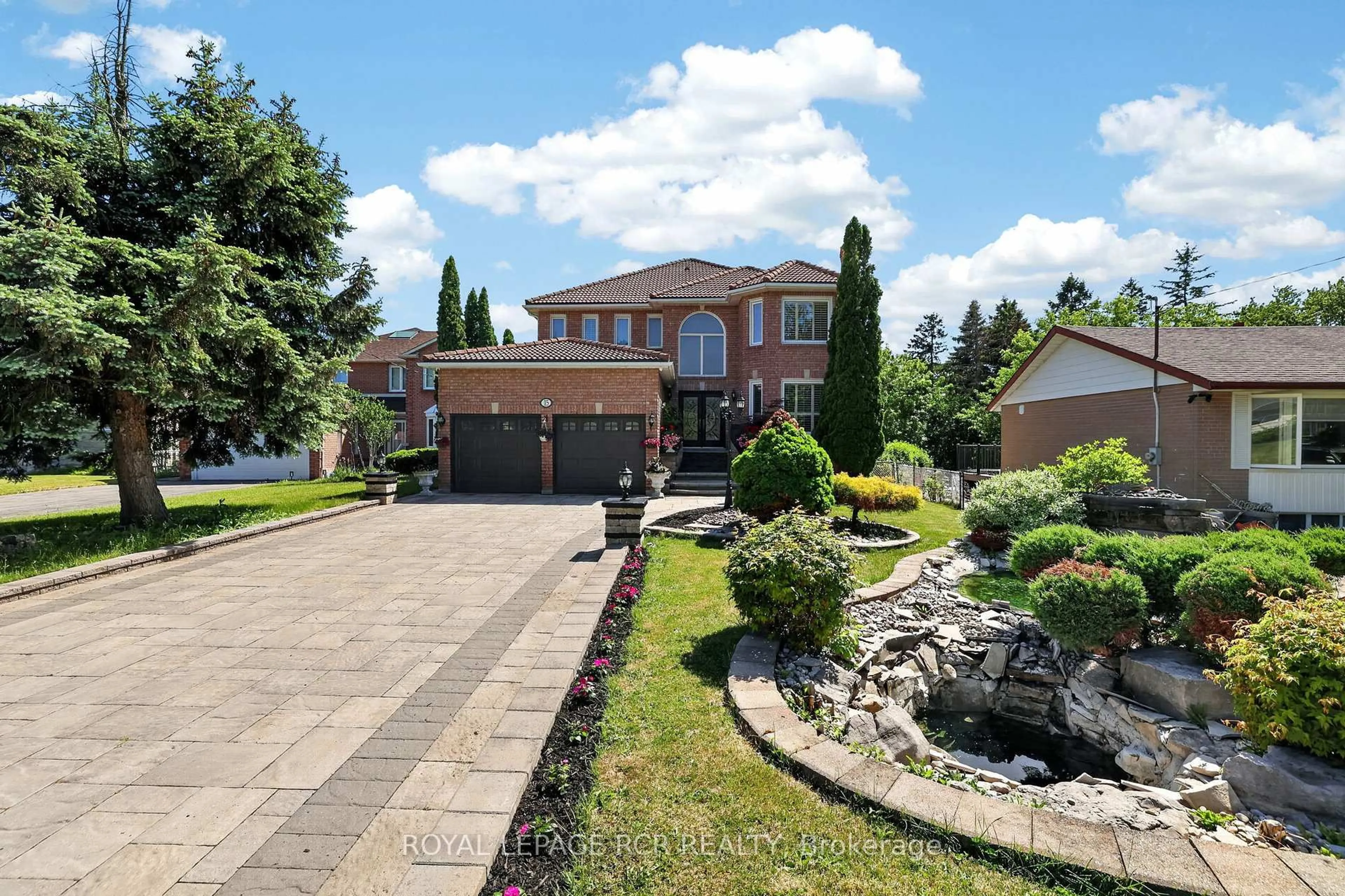 A pic from outside/outdoor area/front of a property/back of a property/a pic from drone, street for 15 Clydebank Blvd, Toronto Ontario M1T 3B4