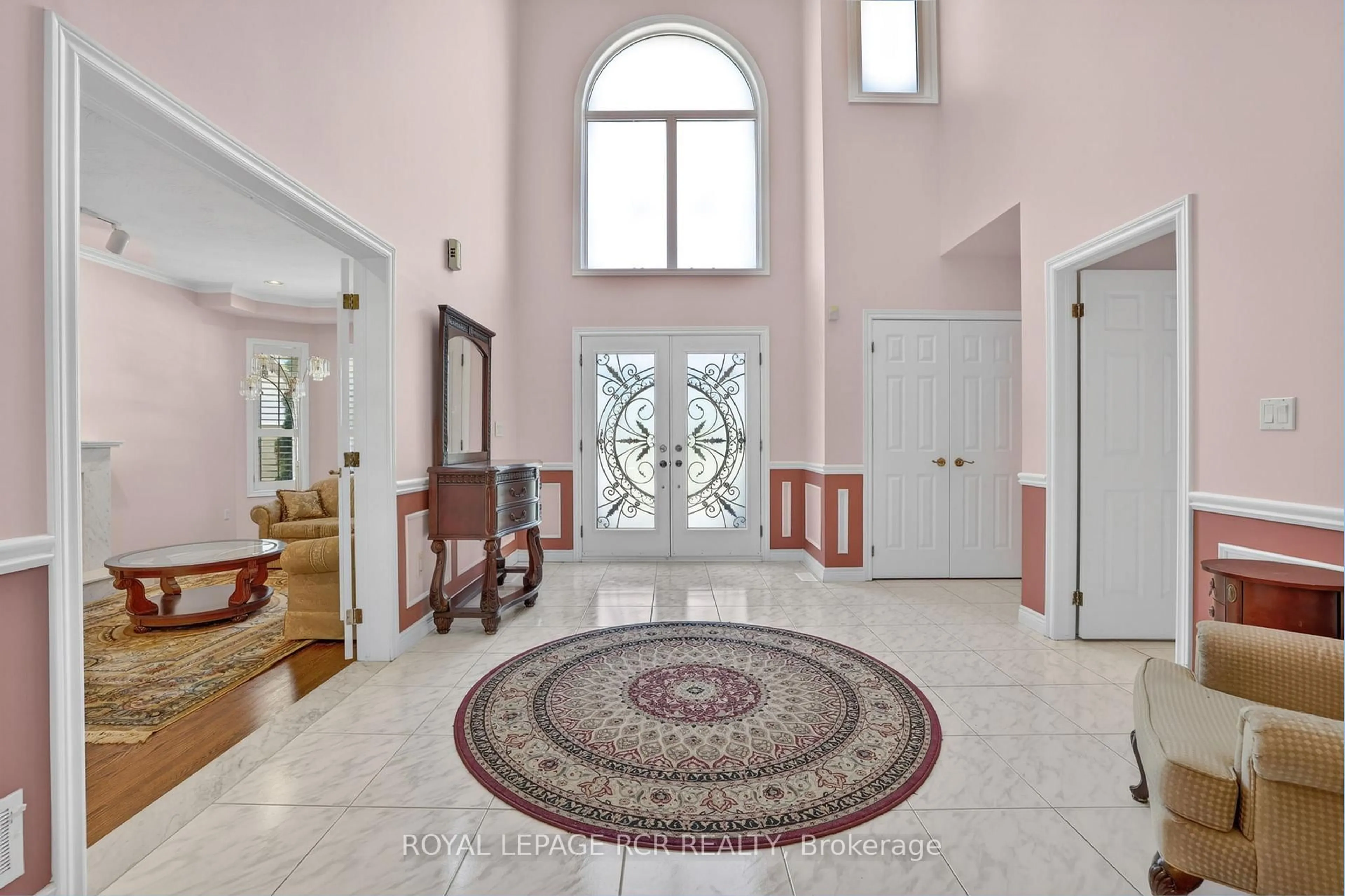 Indoor foyer for 15 Clydebank Blvd, Toronto Ontario M1T 3B4