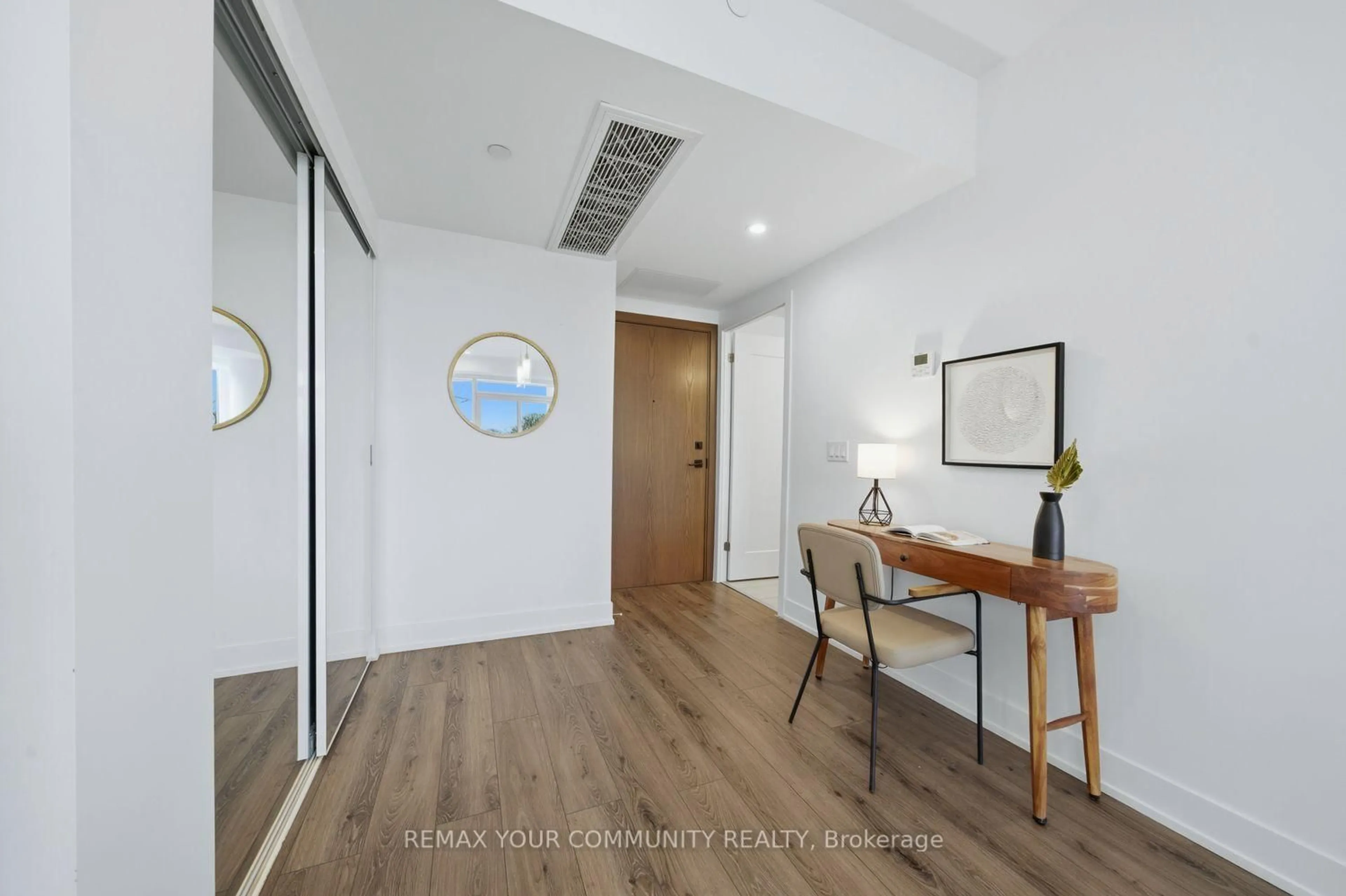 Indoor entryway for 1316 Kingston Rd #305, Toronto Ontario M1N 1P6