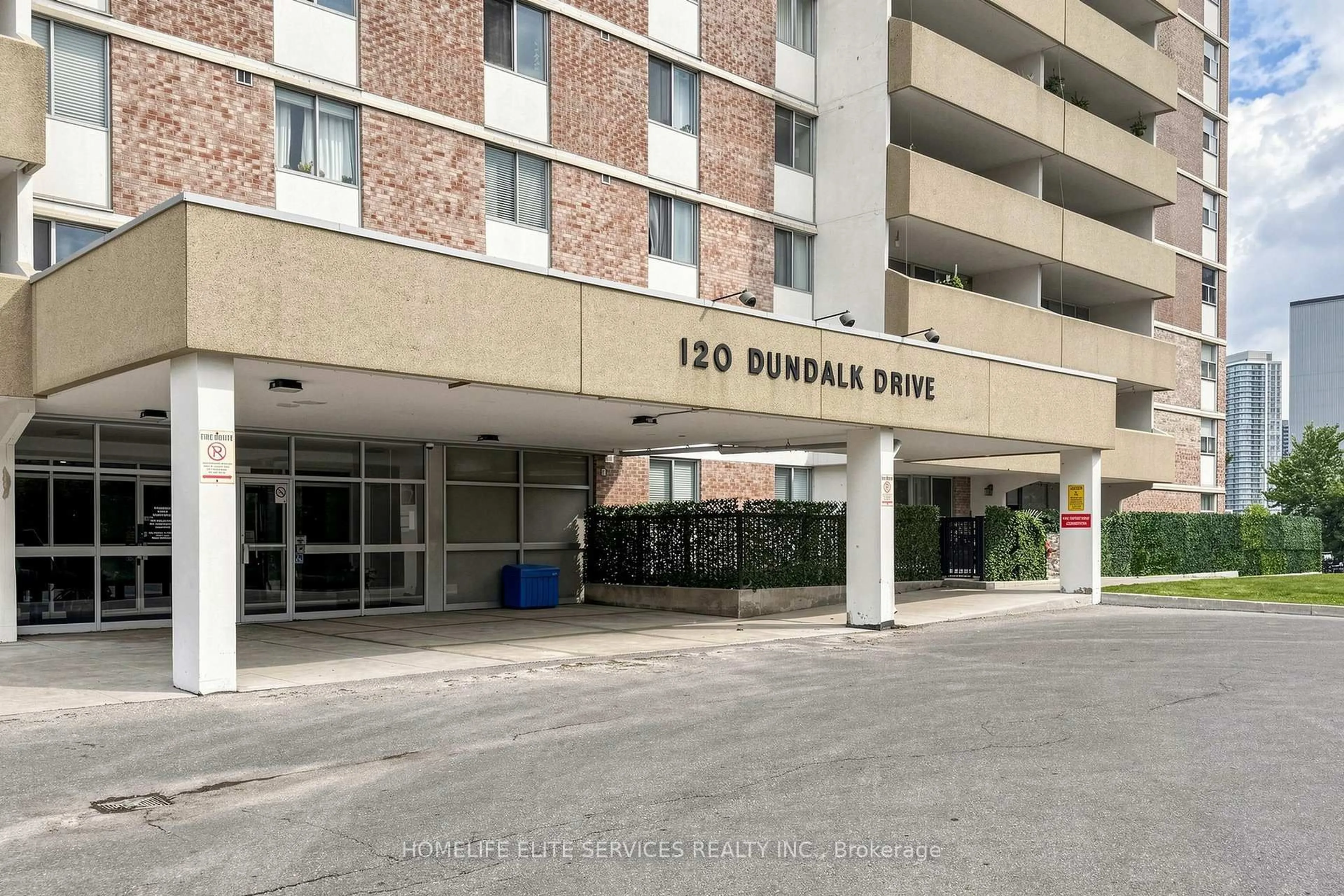 Indoor foyer for 120 Dundalk Dr #408, Toronto Ontario M1P 4V9