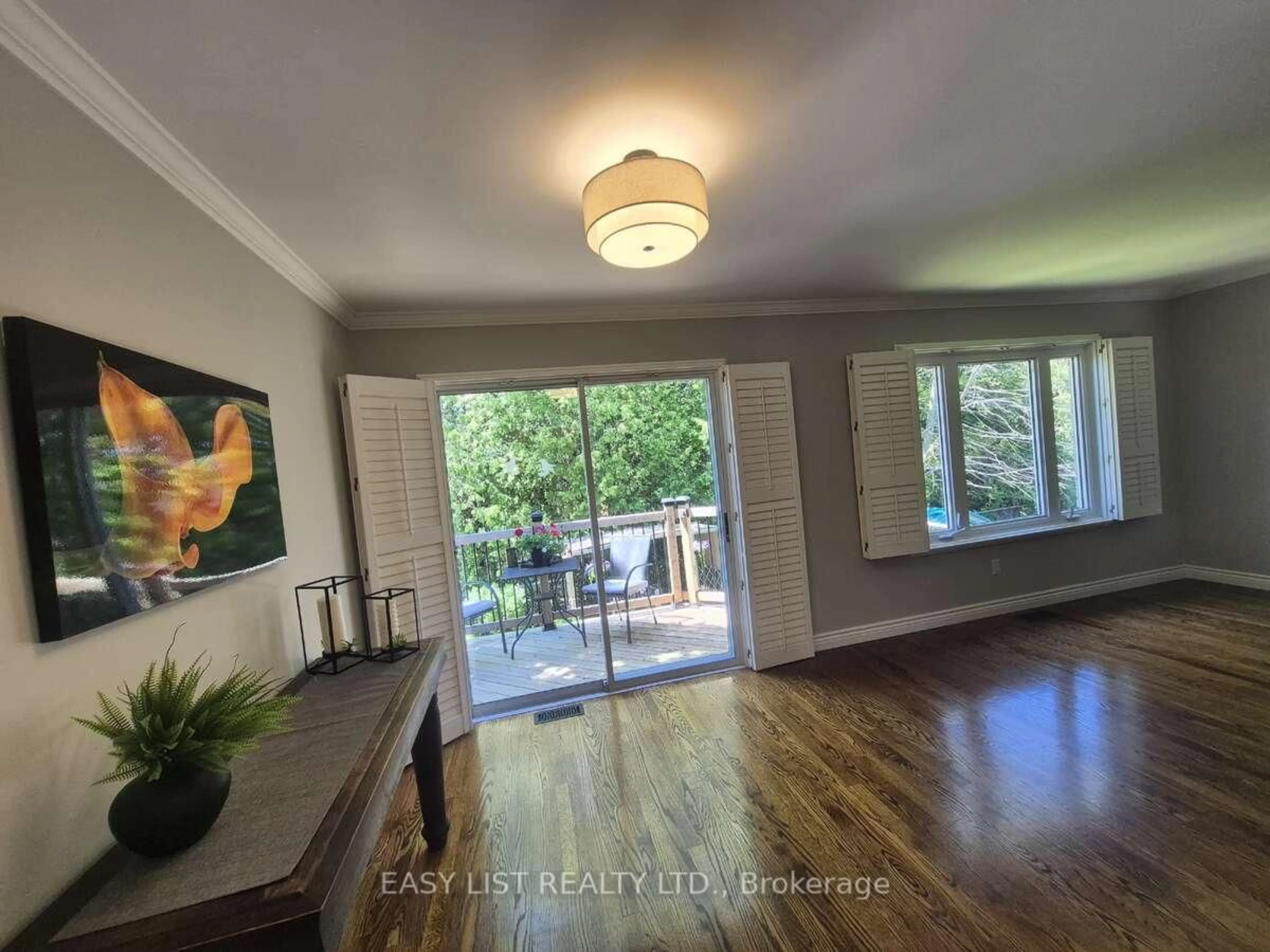 Indoor entryway for 51 Lyndale Cres, Clarington Ontario L1E 1W6
