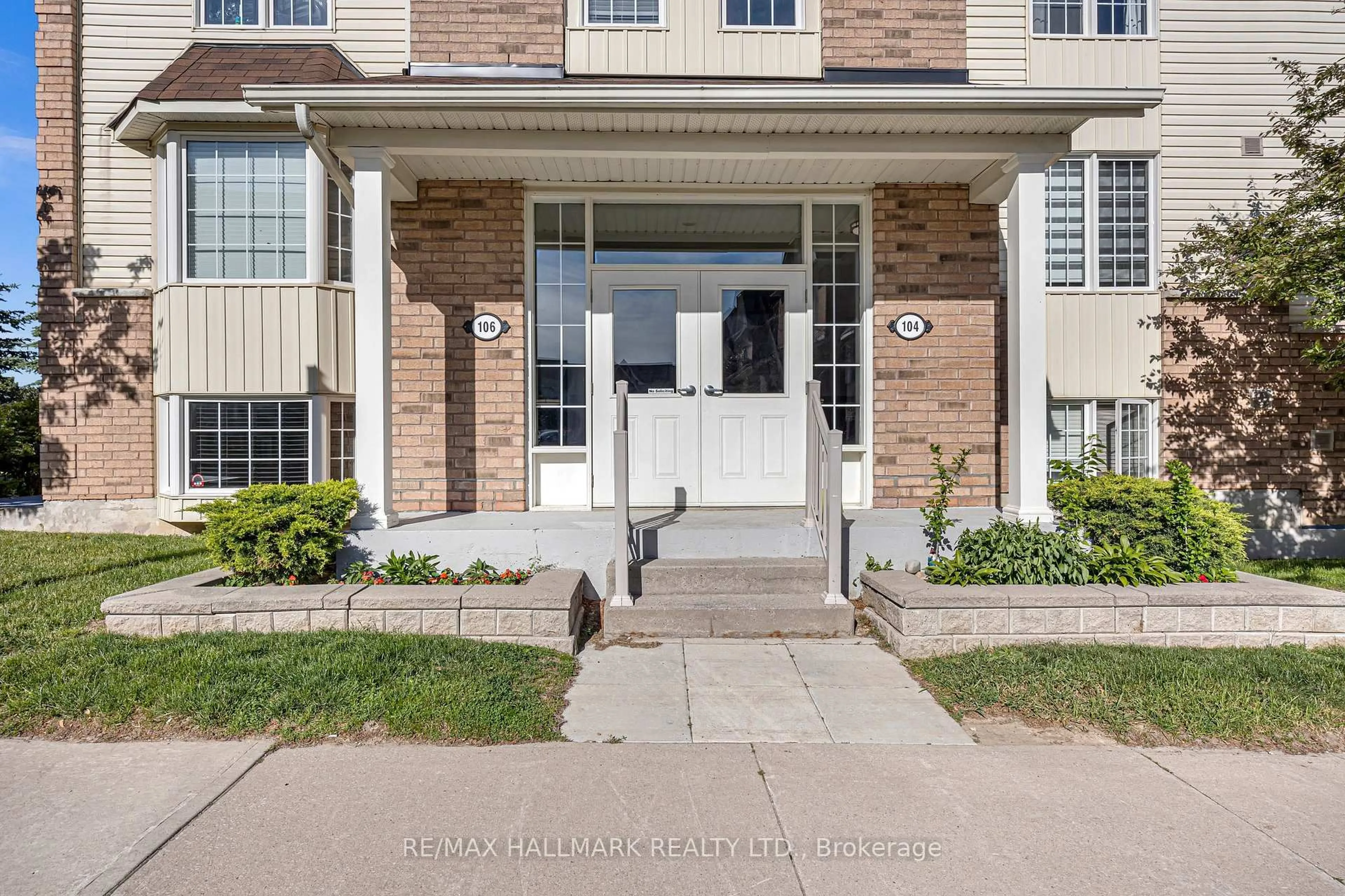 Indoor entryway for 106 Petra Way #3, Whitby Ontario L1R 0A2