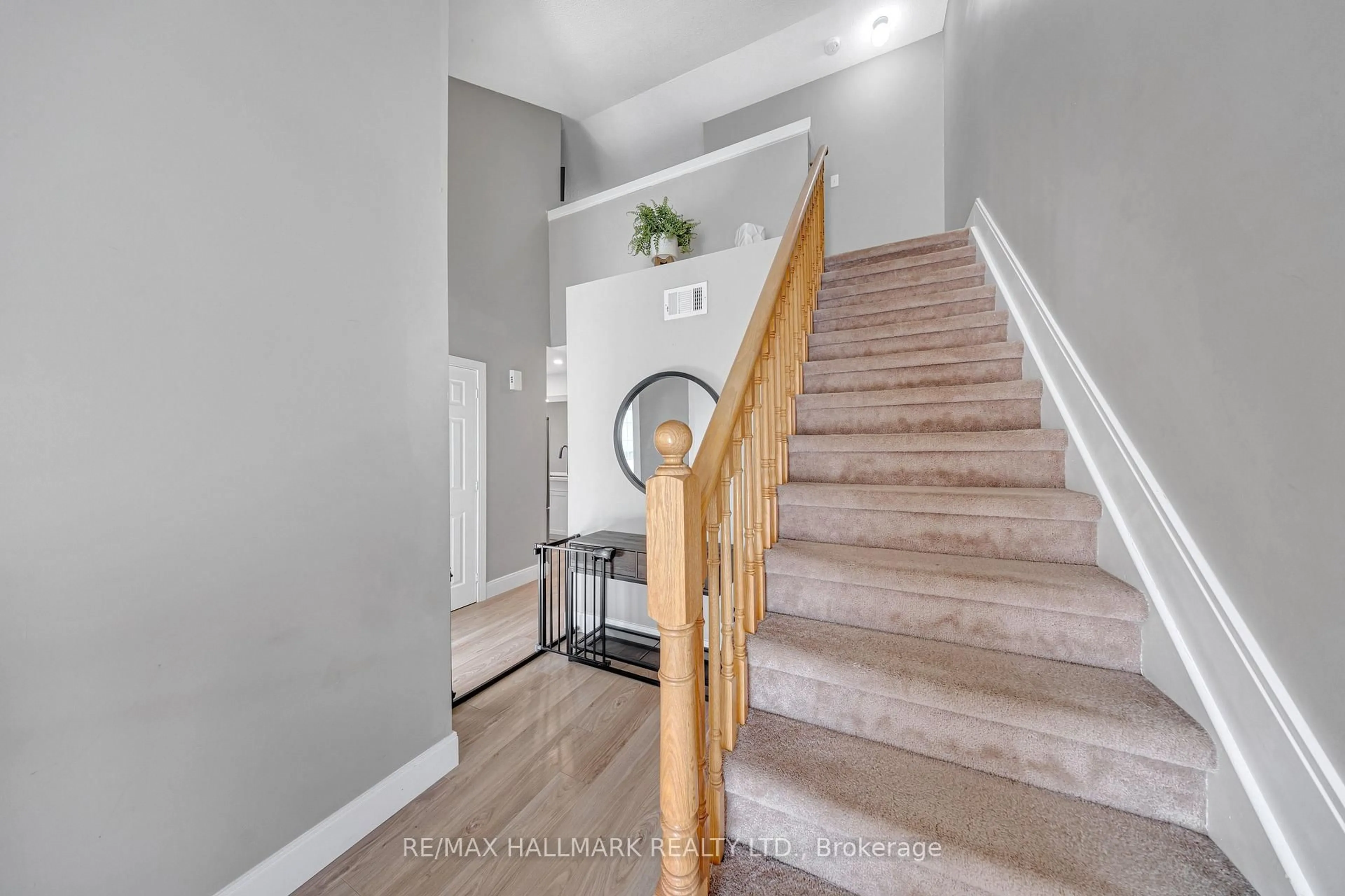 Unknown for 106 Petra Way #3, Whitby Ontario L1R 0A2