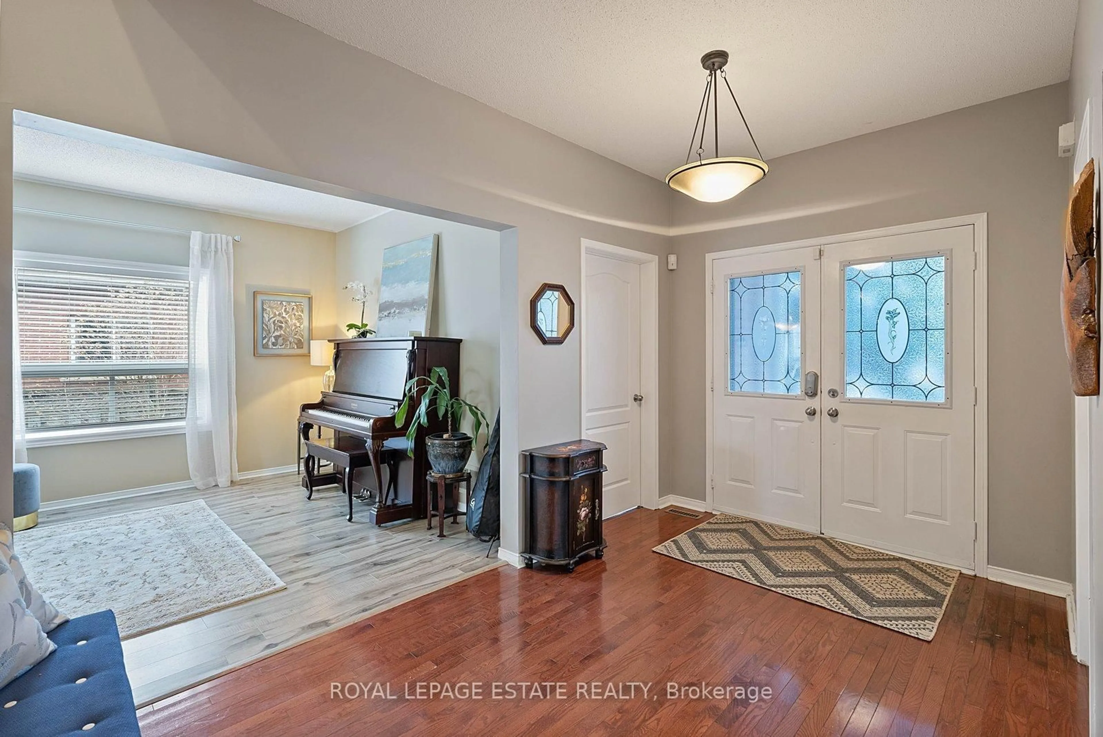 Indoor entryway for 15 McGregor Dr, Ajax Ontario L1T 3W8