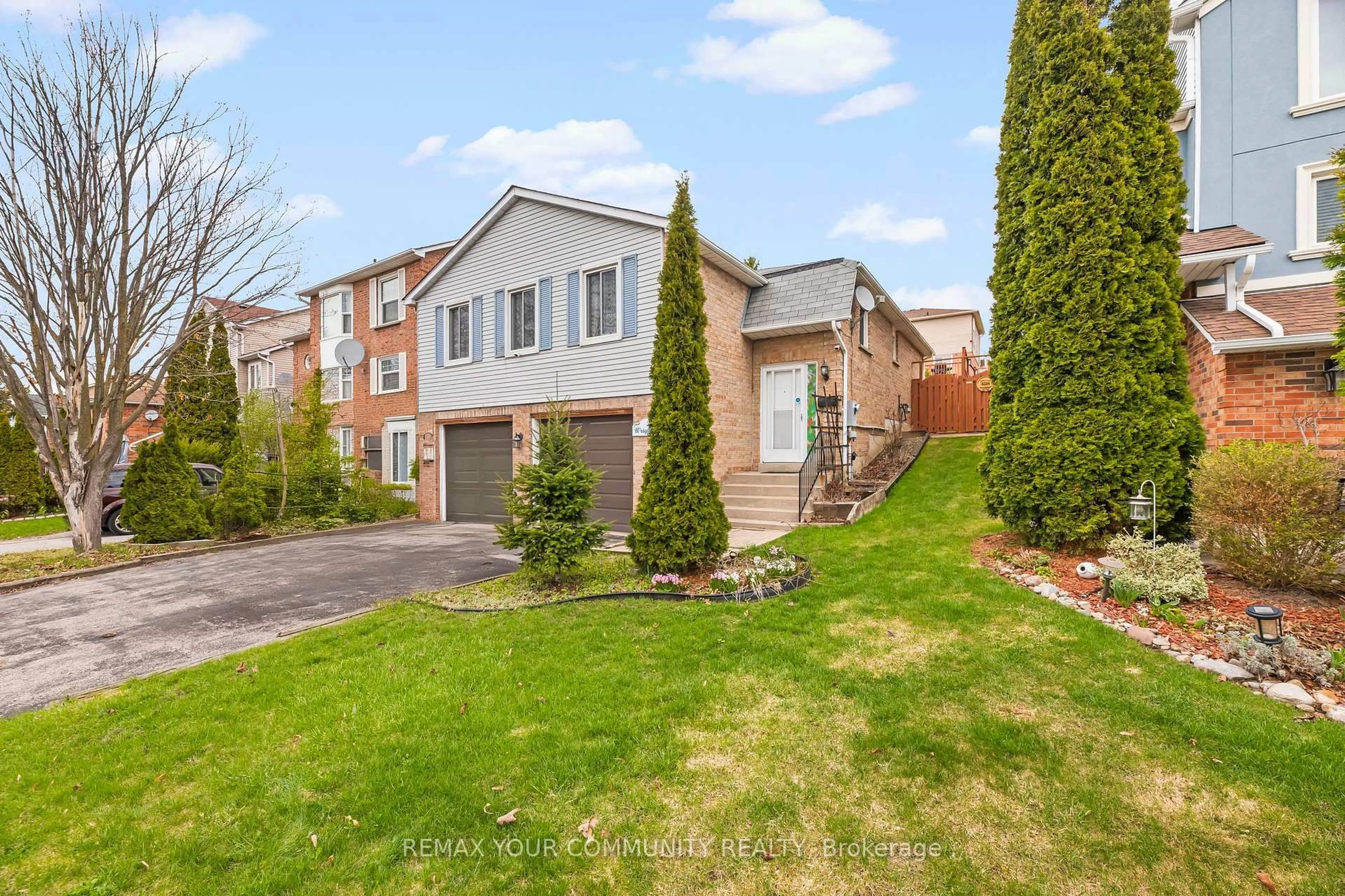A pic from outside/outdoor area/front of a property/back of a property/a pic from drone, street for 21 Wright Cres, Ajax Ontario L1S 6S8