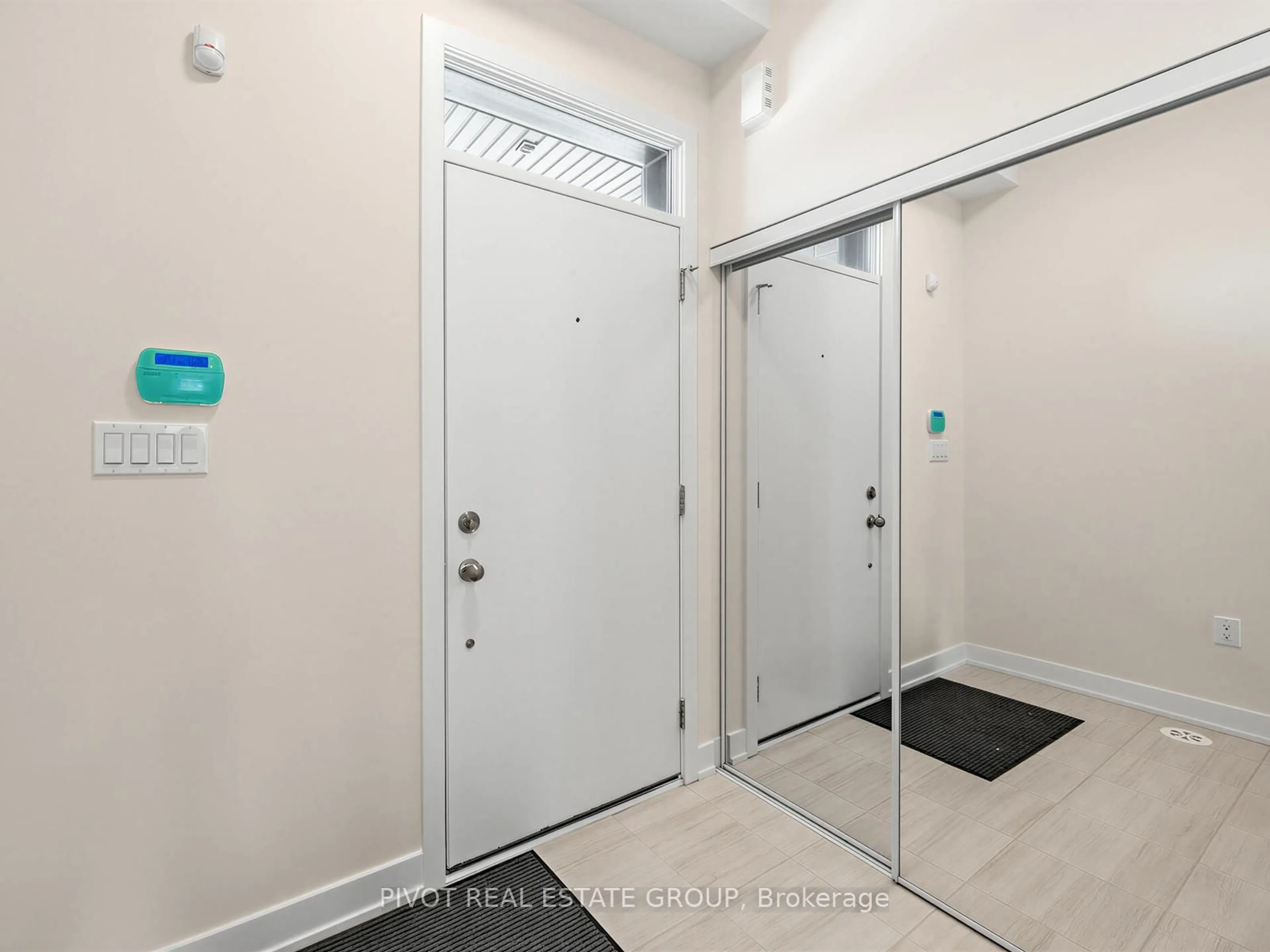 Indoor foyer for 25 Lively Way, Whitby Ontario L1R 0S3