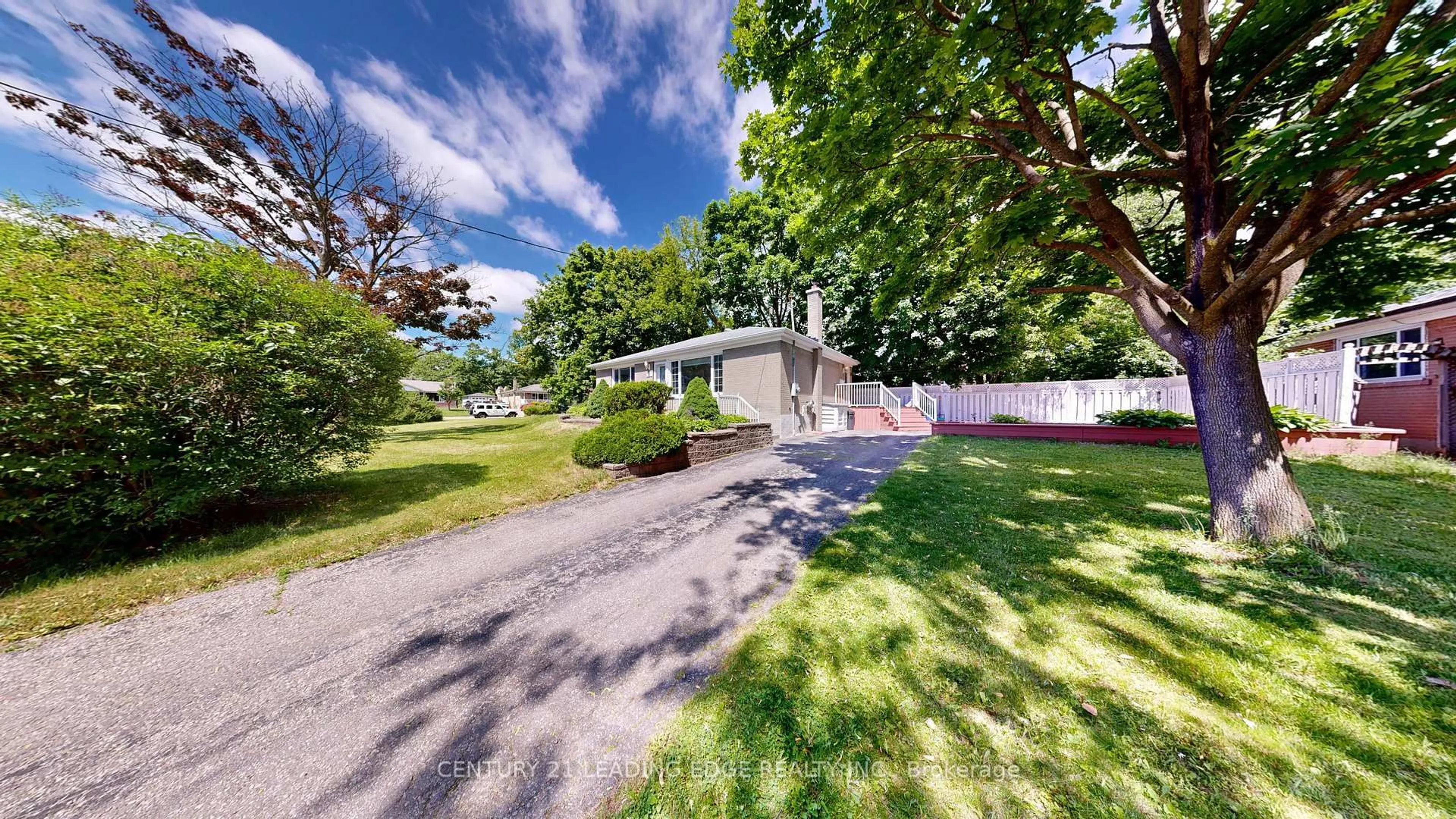 A pic from outside/outdoor area/front of a property/back of a property/a pic from drone, street for 11 Hiley Ave, Ajax Ontario L1S 6H3