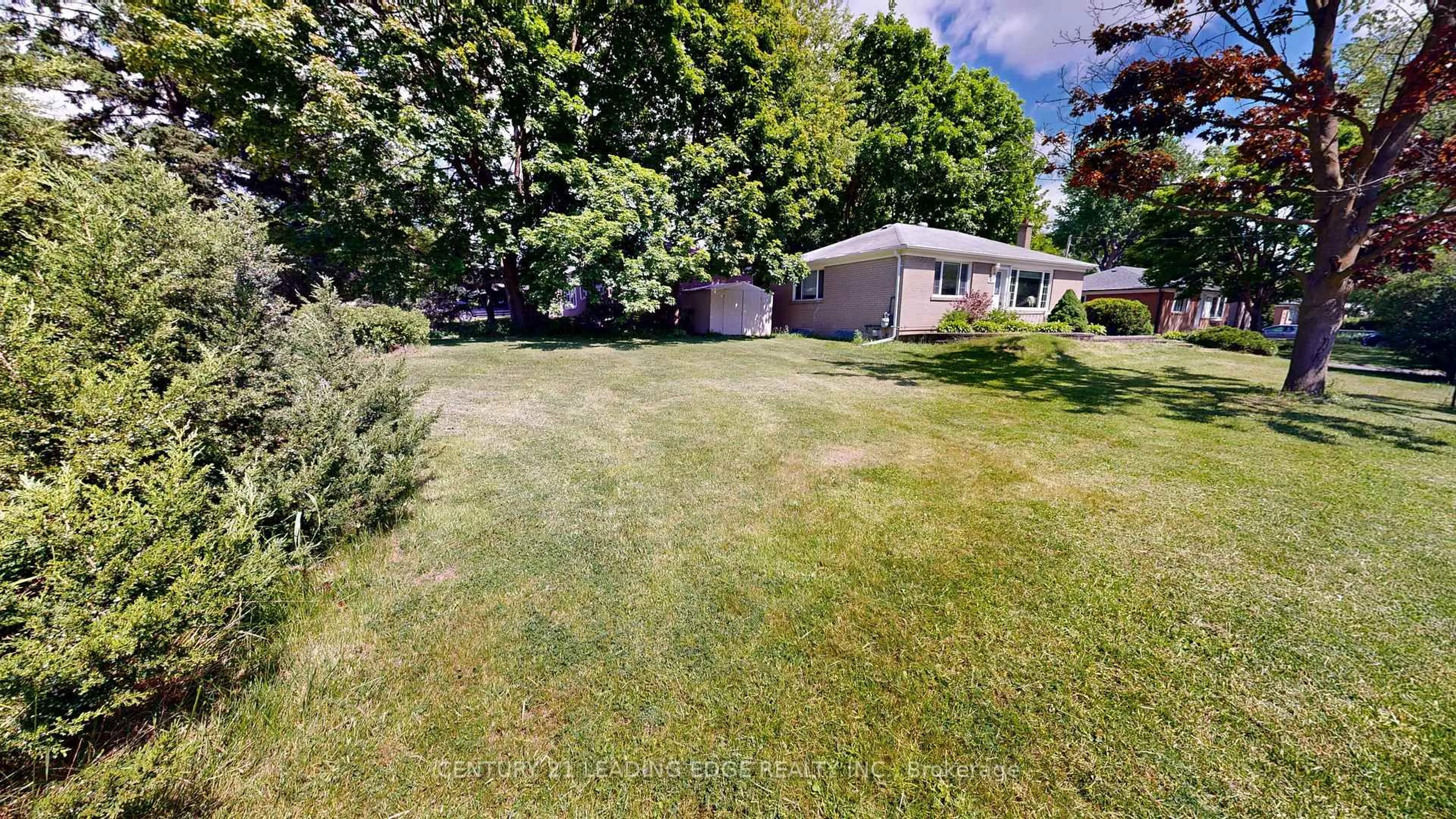 A pic from outside/outdoor area/front of a property/back of a property/a pic from drone, street for 11 Hiley Ave, Ajax Ontario L1S 6H3