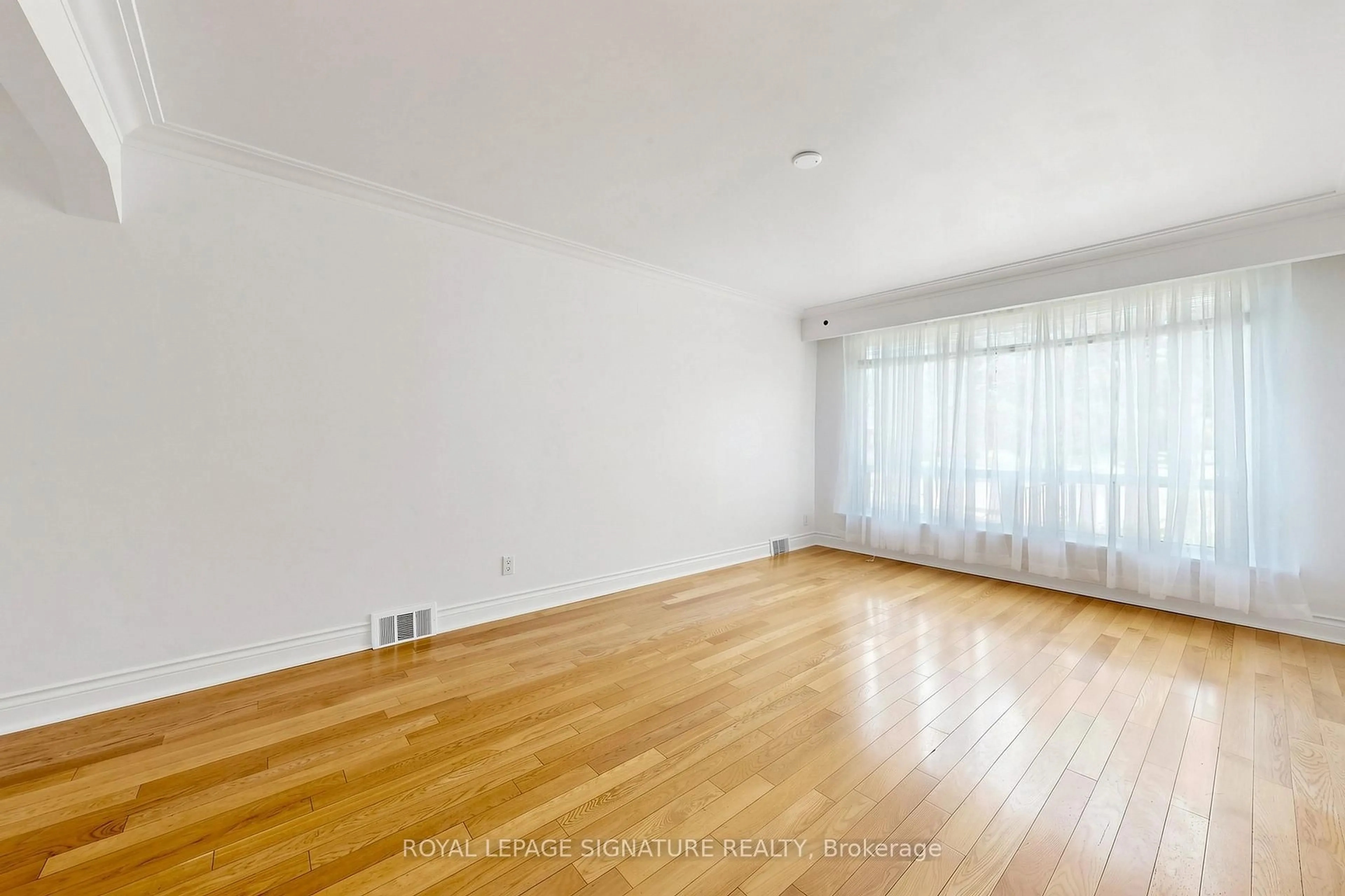 A pic of a room for 34 Lingarde Dr, Toronto Ontario M1R 1X6