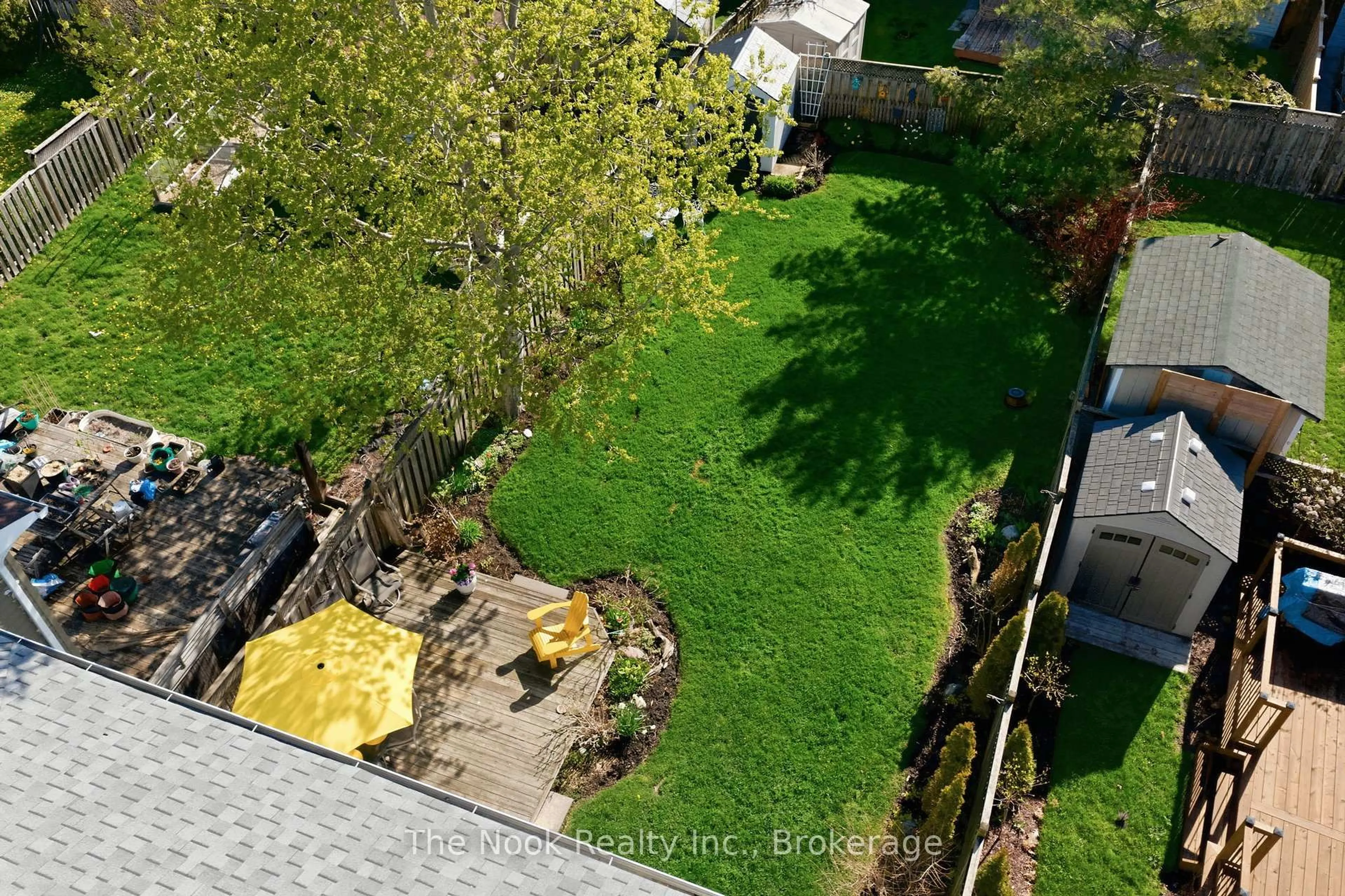 A pic from outside/outdoor area/front of a property/back of a property/a pic from drone, unknown for 70 Beacham Cres, Clarington Ontario L1B 1N1