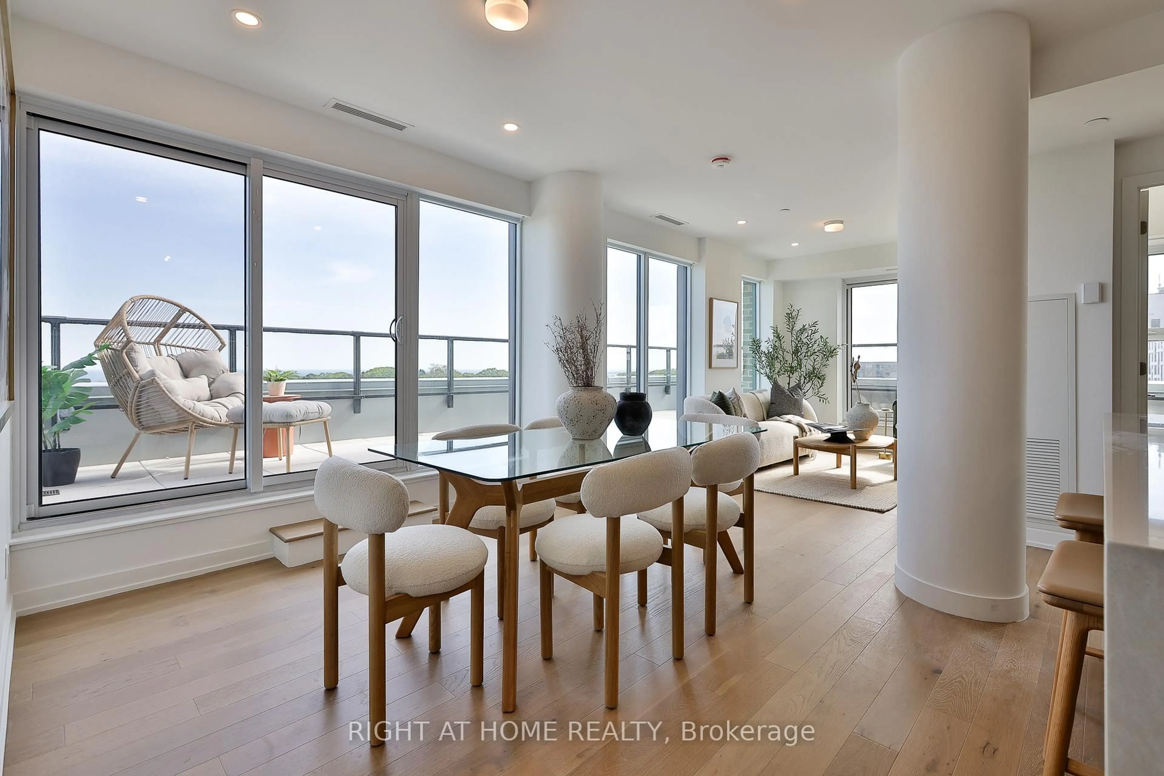 Dining room, wood/laminate floor for 1161 Kingston Rd #602, Toronto Ontario M1N 1P2