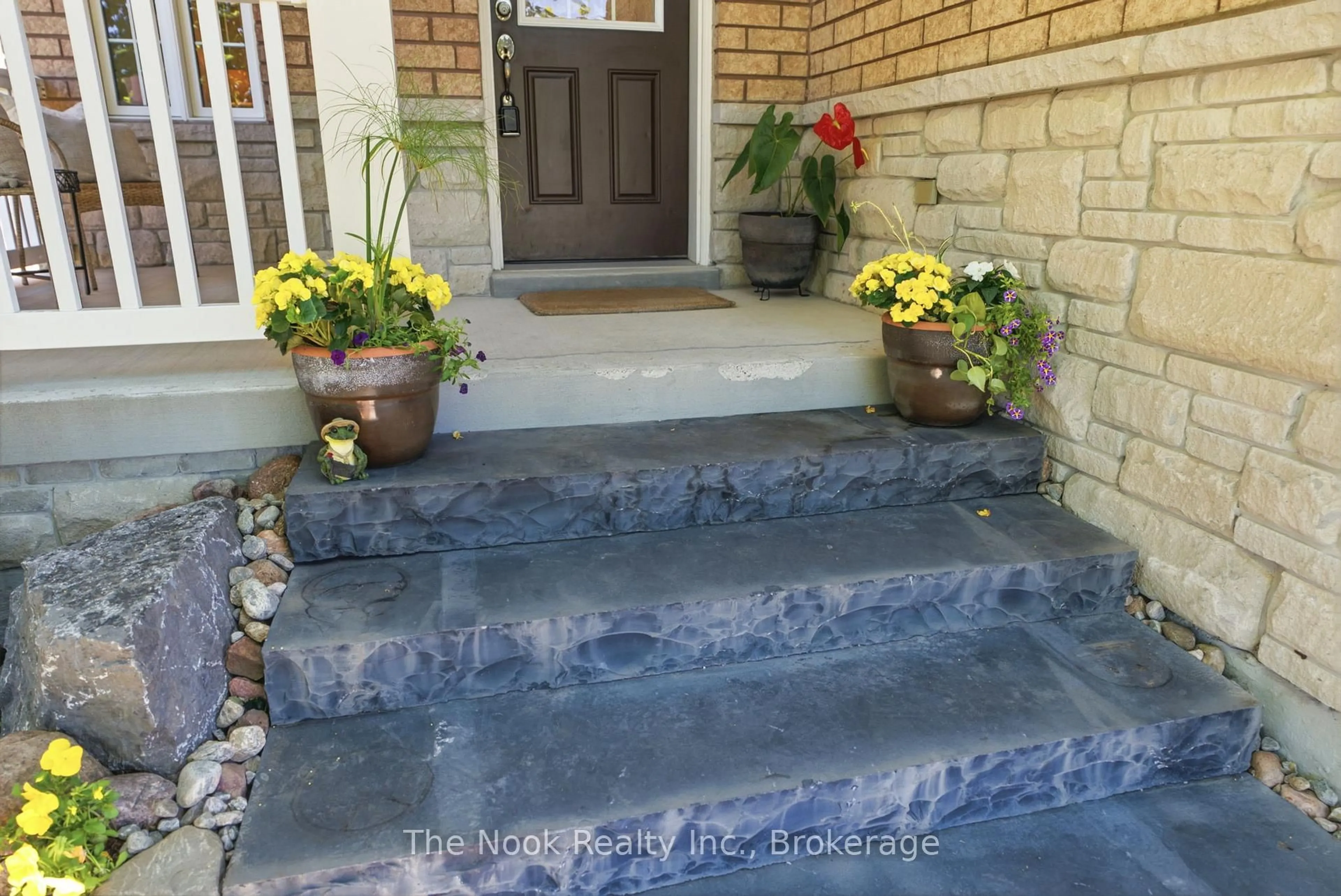 Stairs for 385 Longworth Ave, Clarington Ontario L1C 0E2