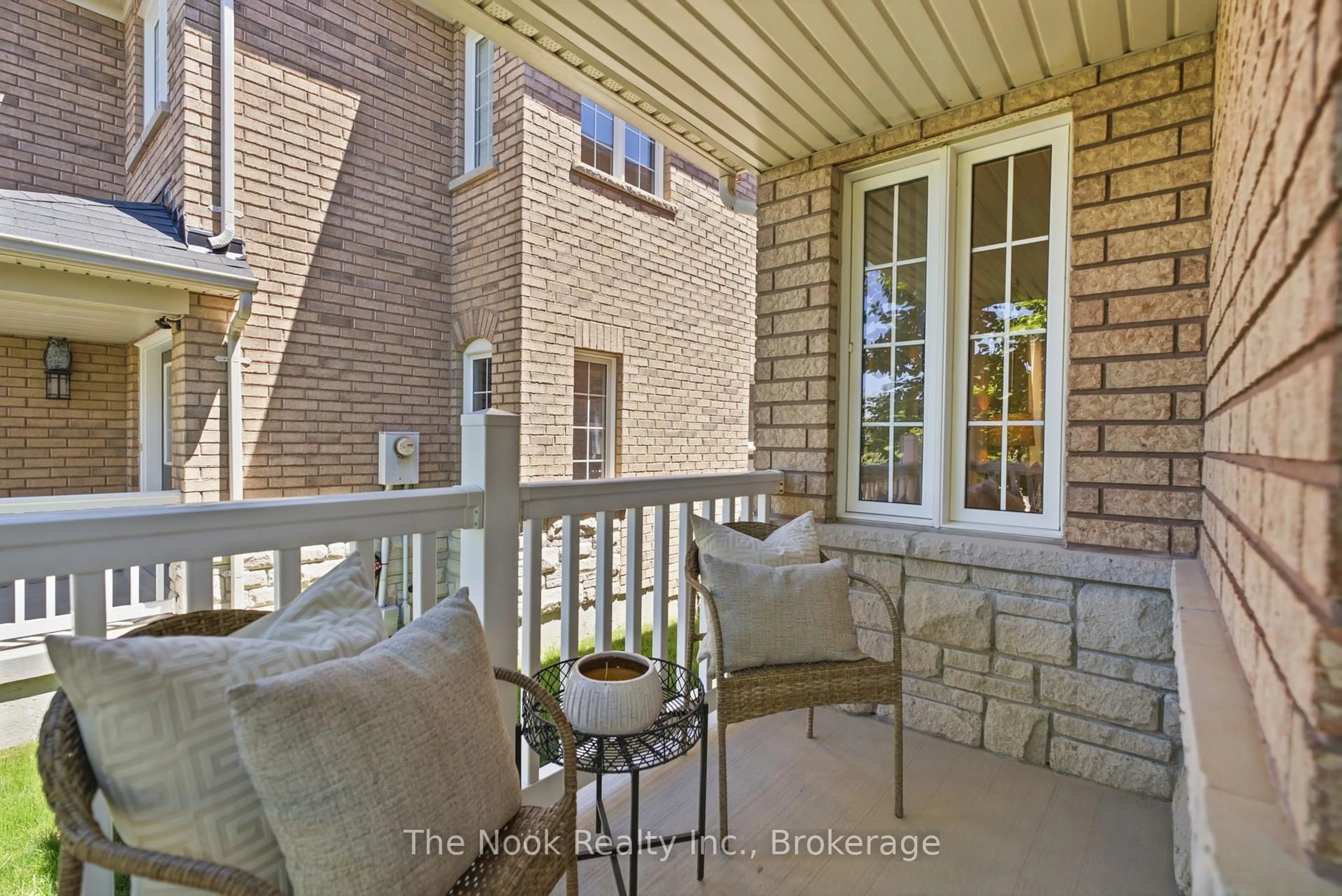 Patio, street for 385 Longworth Ave, Clarington Ontario L1C 0E2
