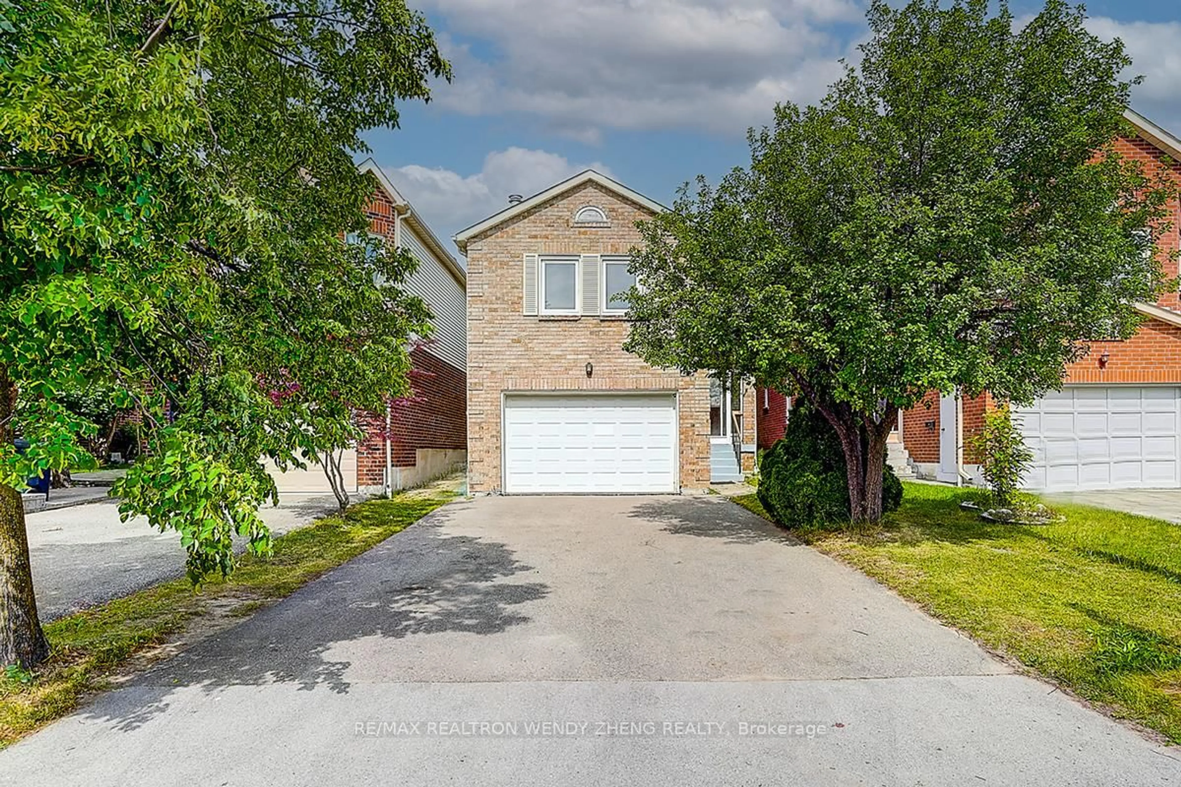 A pic from outside/outdoor area/front of a property/back of a property/a pic from drone, street for 25 Lysander Crt, Toronto Ontario M1V 3R2