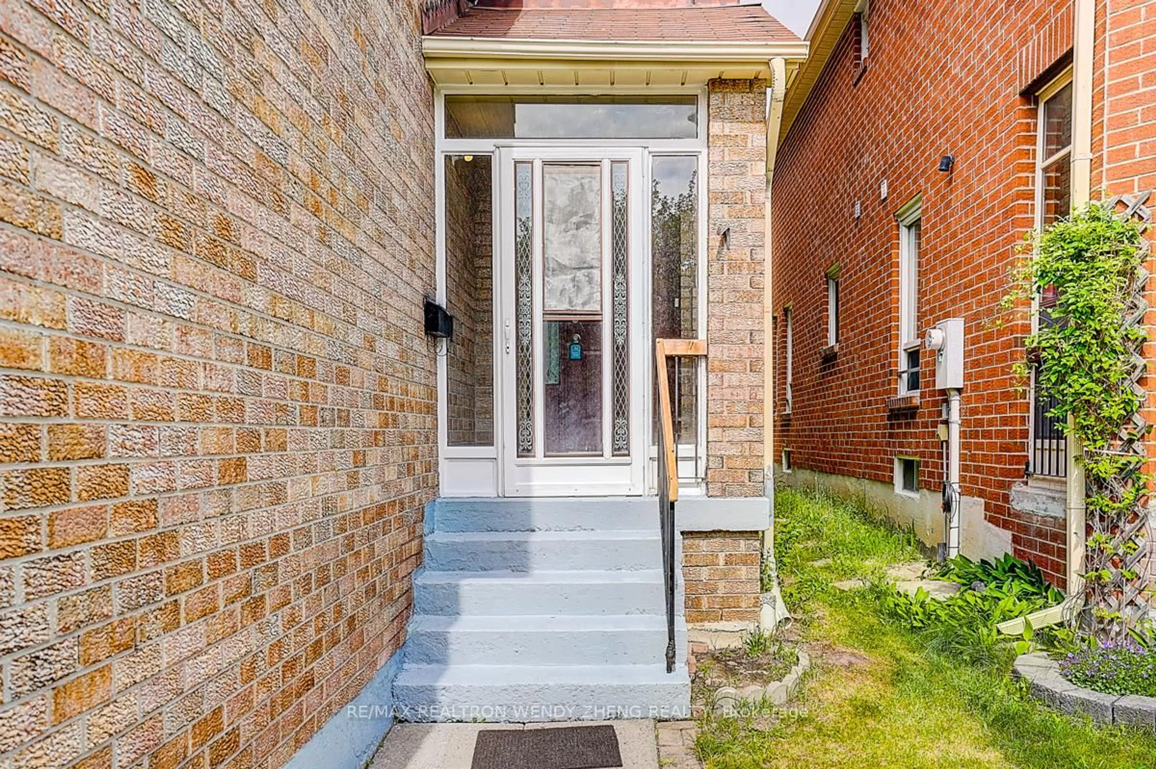 Unknown for 25 Lysander Crt, Toronto Ontario M1V 3R2