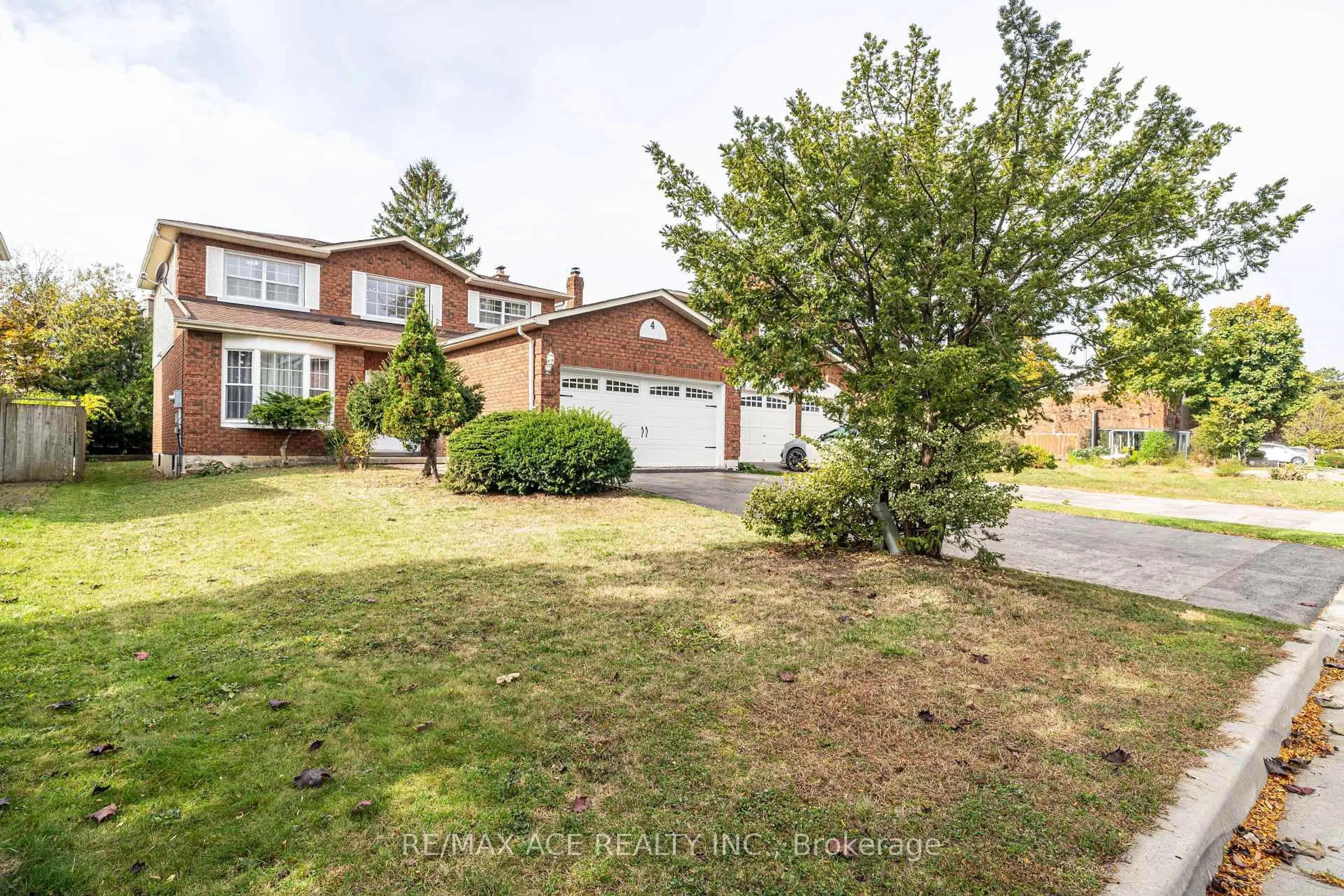 A pic from outside/outdoor area/front of a property/back of a property/a pic from drone, street for 4 Broughton Crt, Whitby Ontario L1N 6Y8