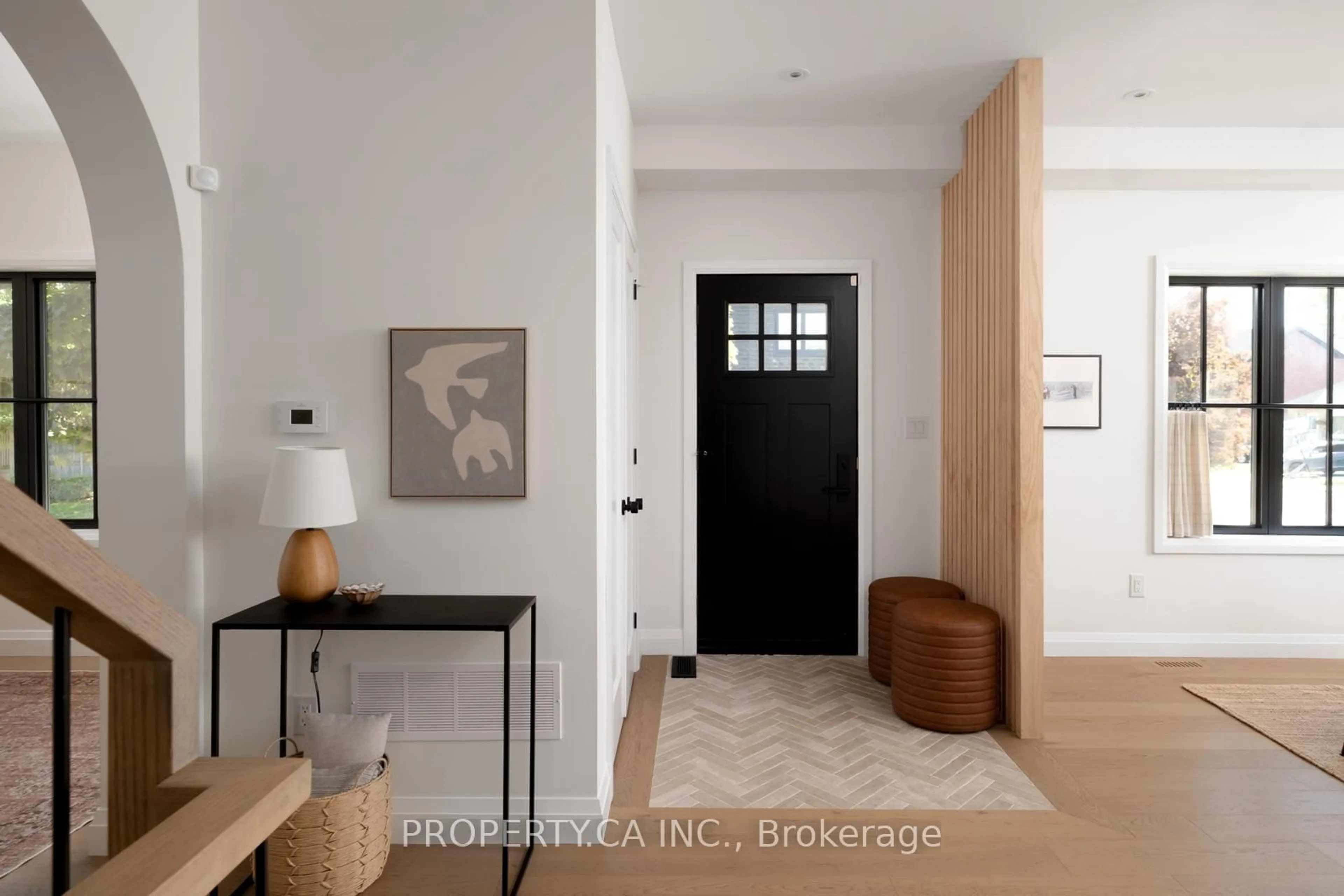 Indoor entryway for 25 Hunt Club Dr, Toronto Ontario M1N 2W9