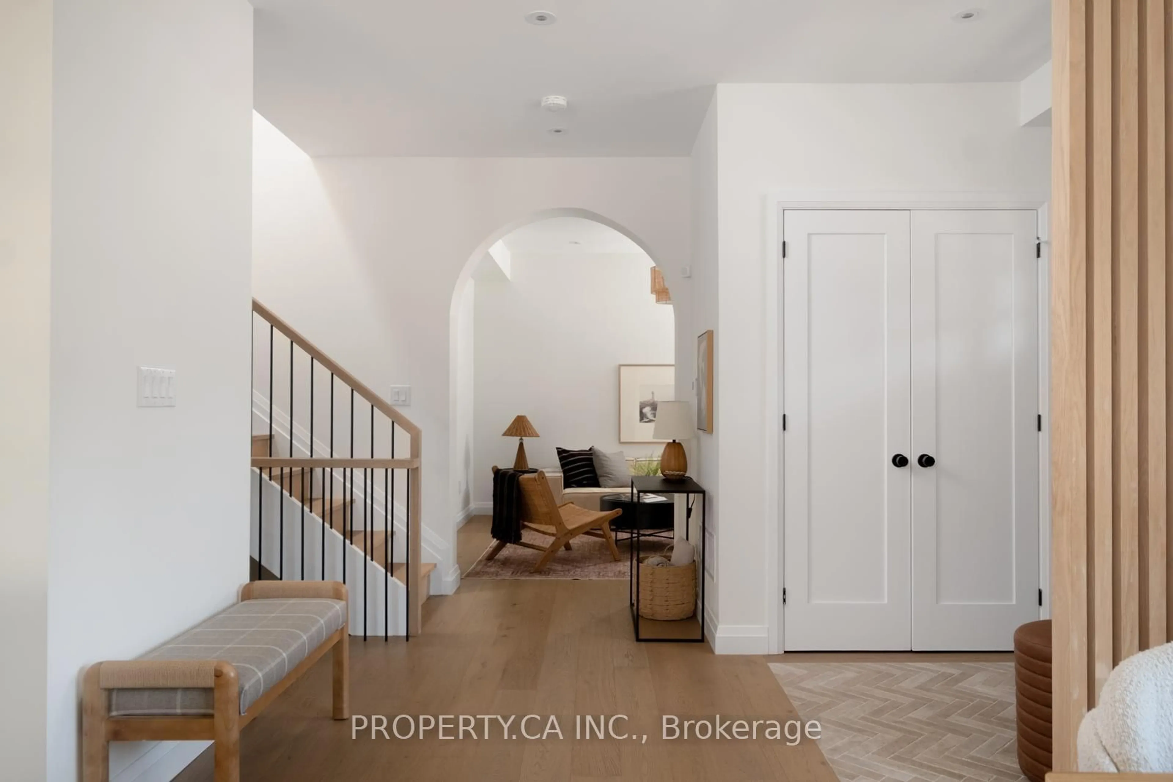 Indoor entryway for 25 Hunt Club Dr, Toronto Ontario M1N 2W9