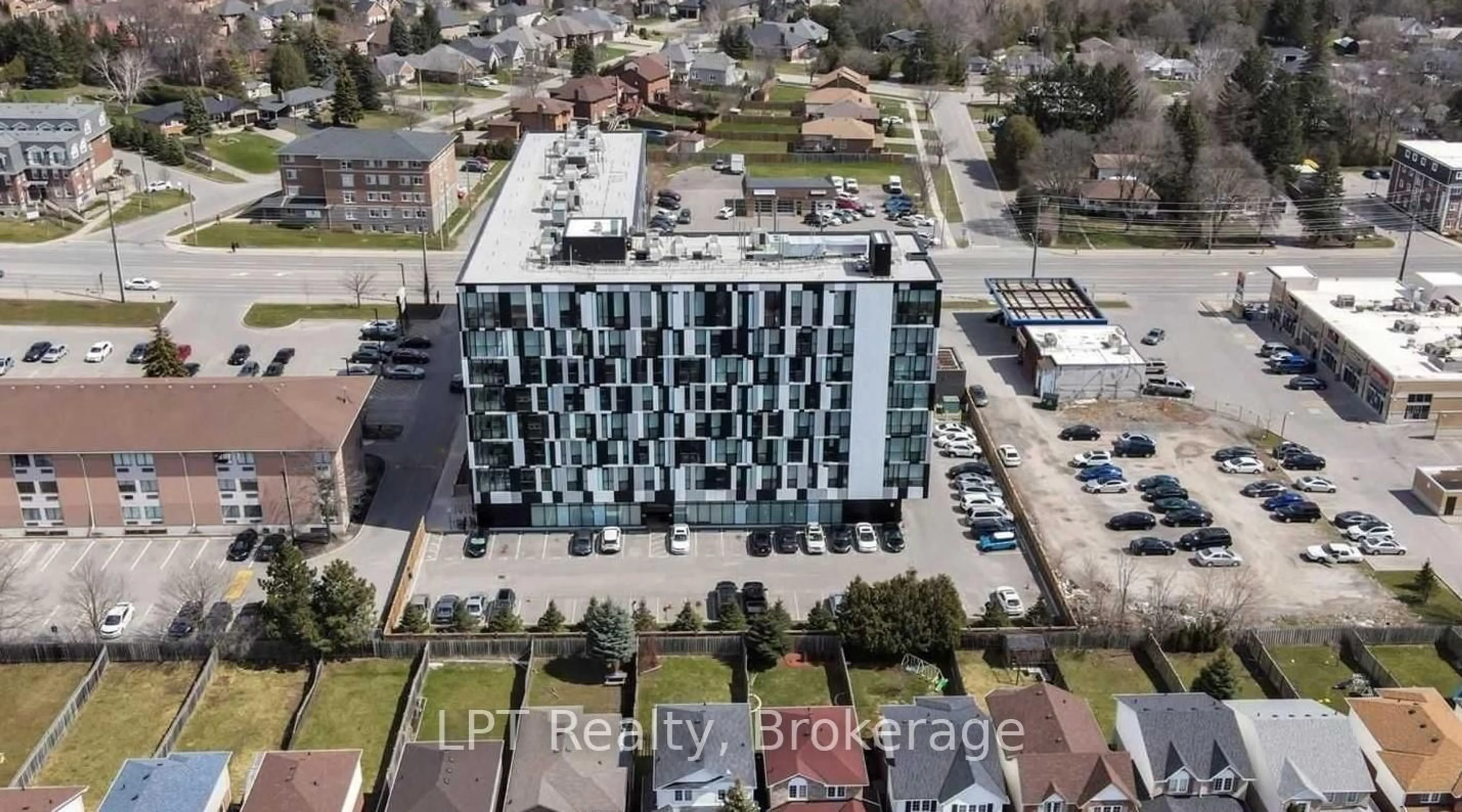 A pic from outside/outdoor area/front of a property/back of a property/a pic from drone, building for 1900 Simcoe St #428, Oshawa Ontario L1G 4Y3