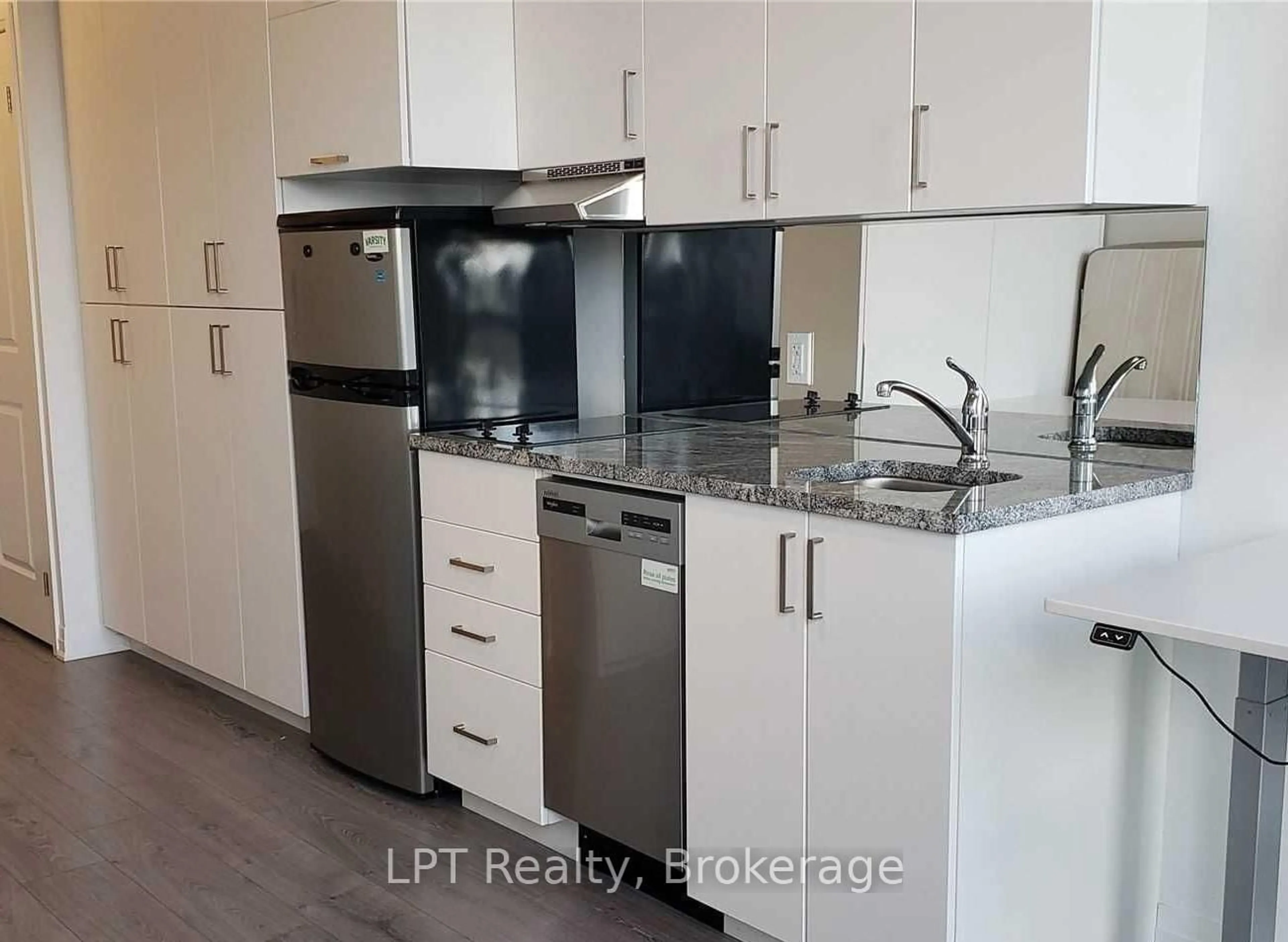Standard kitchen, wood/laminate floor for 1900 Simcoe St #428, Oshawa Ontario L1G 4Y3