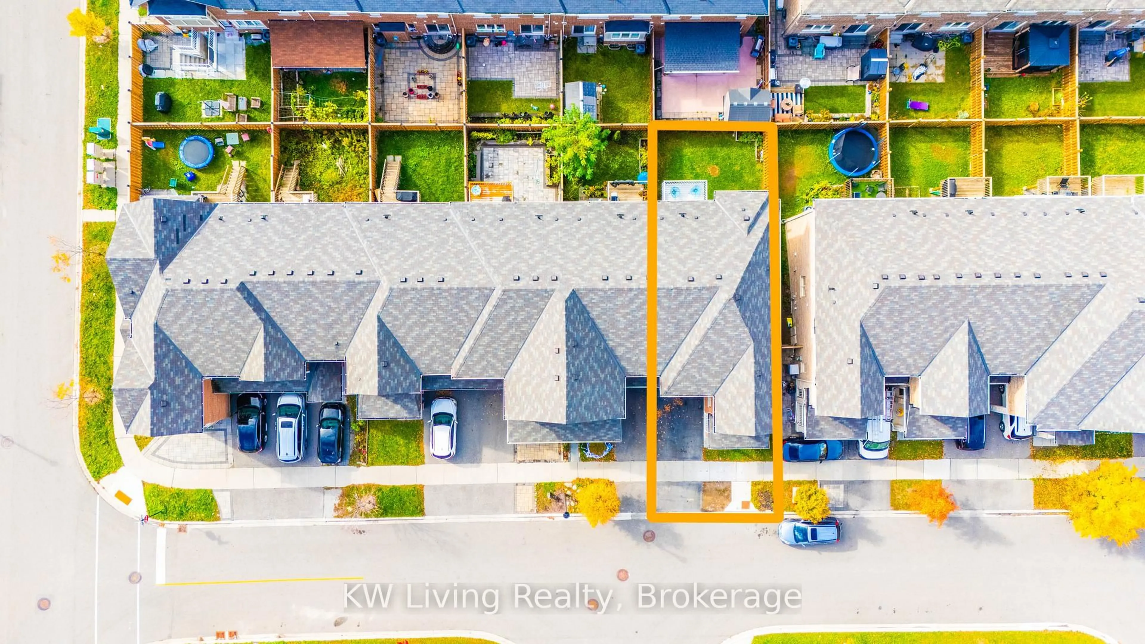 A pic from outside/outdoor area/front of a property/back of a property/a pic from drone, city buildings view from balcony for 1010 Reflection Pl, Pickering Ontario L1X 0E9