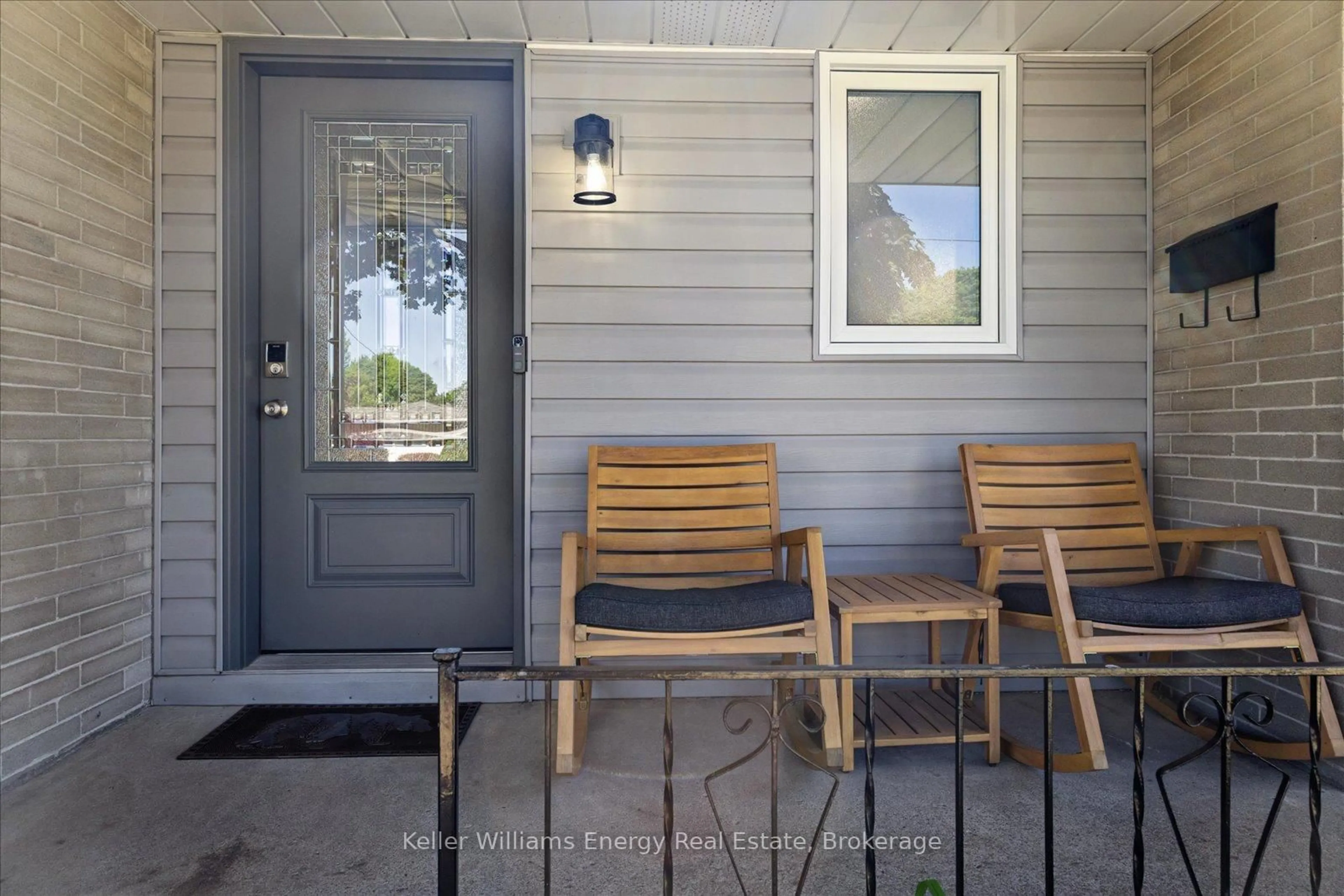Patio, street for 744 Glengrove St, Oshawa Ontario L1J 5C4