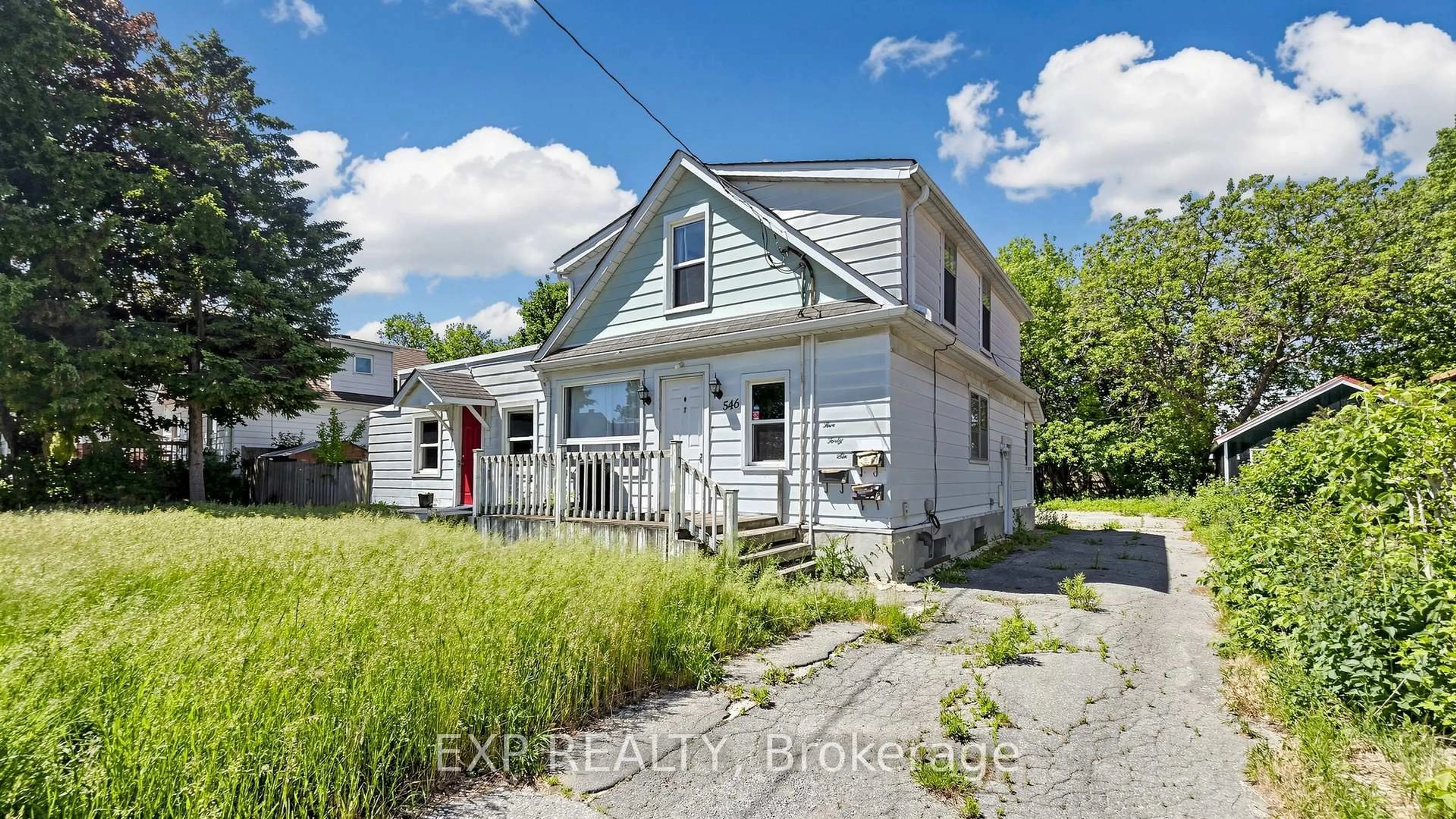 A pic from outside/outdoor area/front of a property/back of a property/a pic from drone, street for 546 Park Rd, Oshawa Ontario L1J 4J5