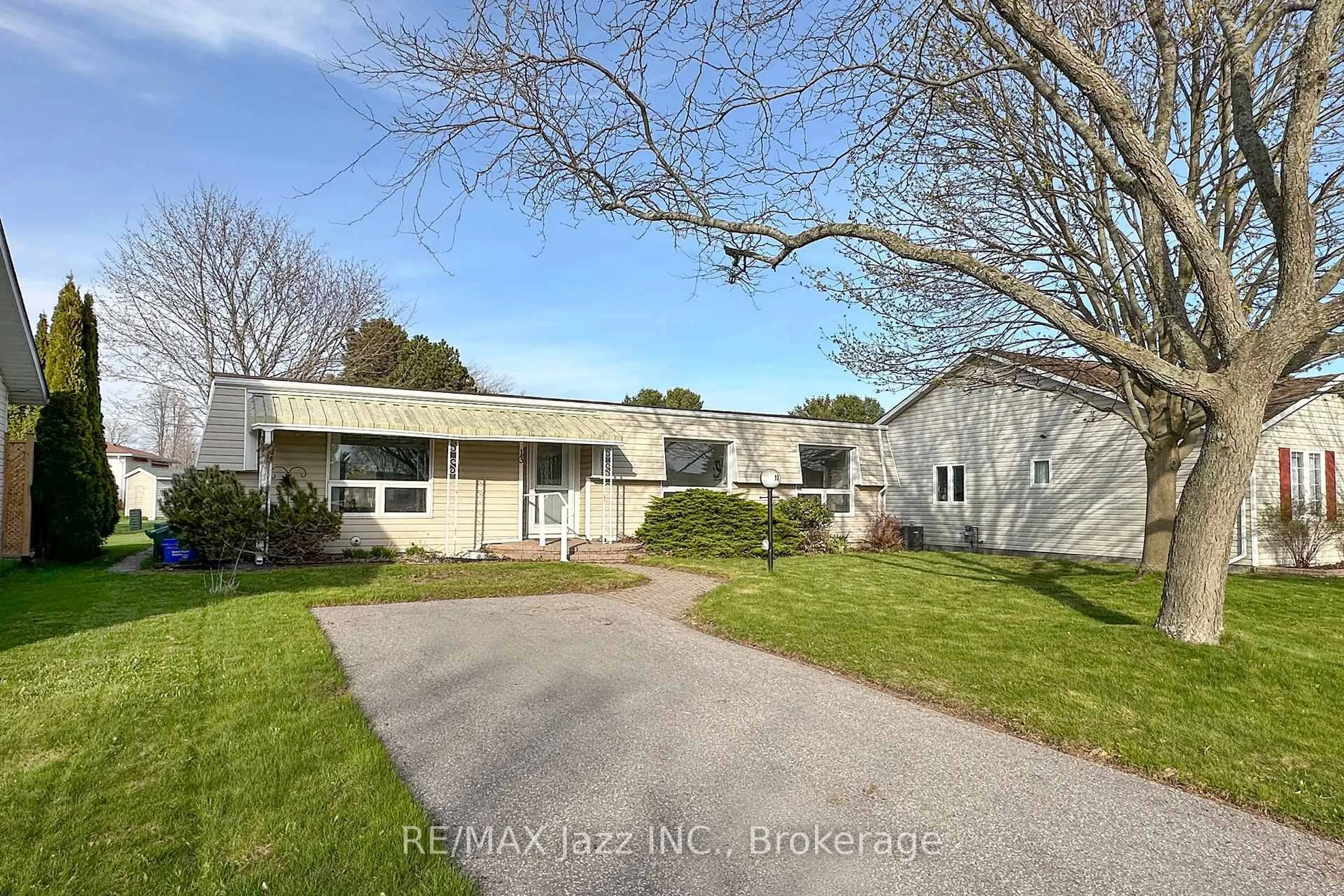 A pic from outside/outdoor area/front of a property/back of a property/a pic from drone, street for 13 Steelhead Lane, Clarington Ontario L1B 1B4