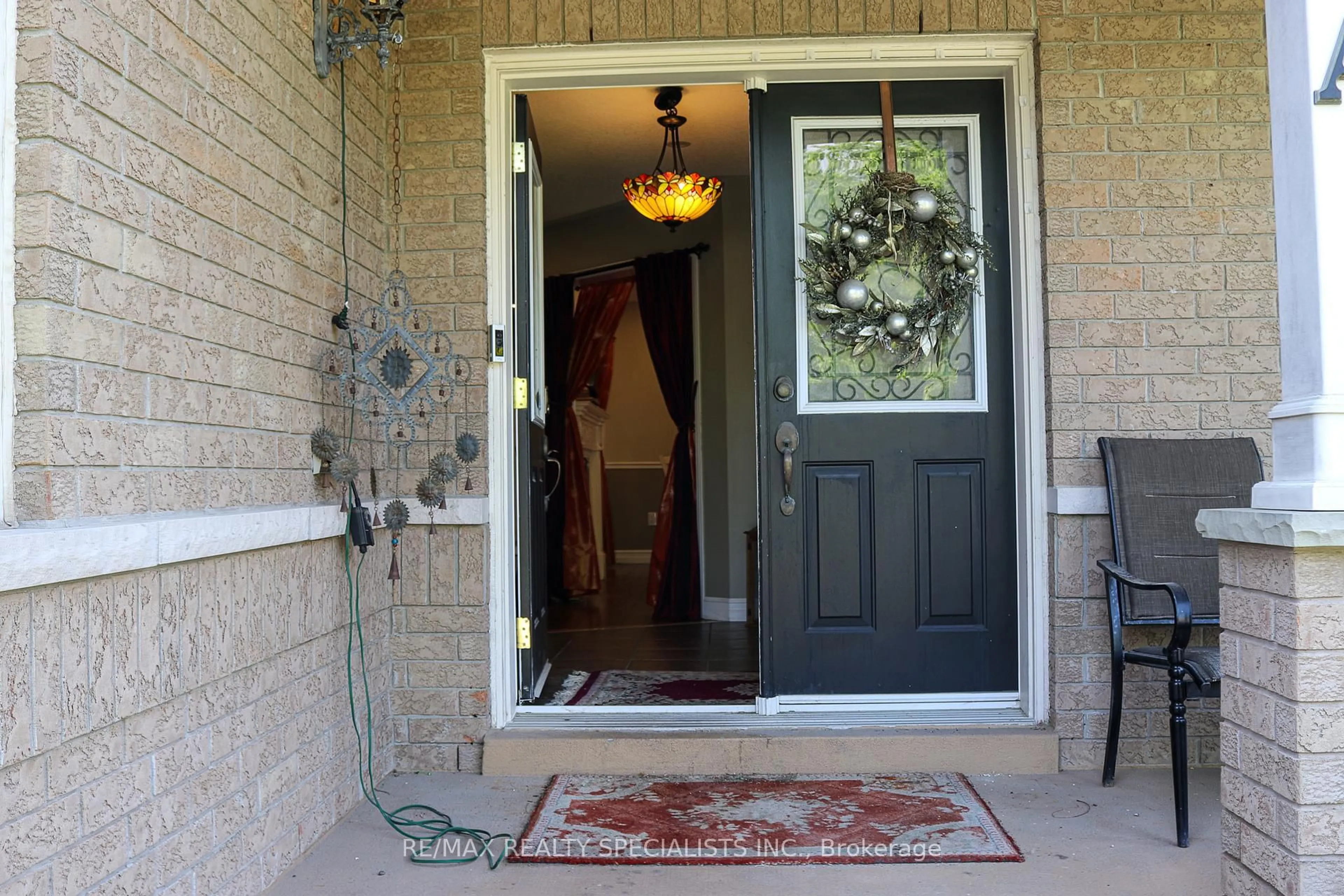 Indoor entryway for 57A Concession St, Clarington Ontario L1C 5M7