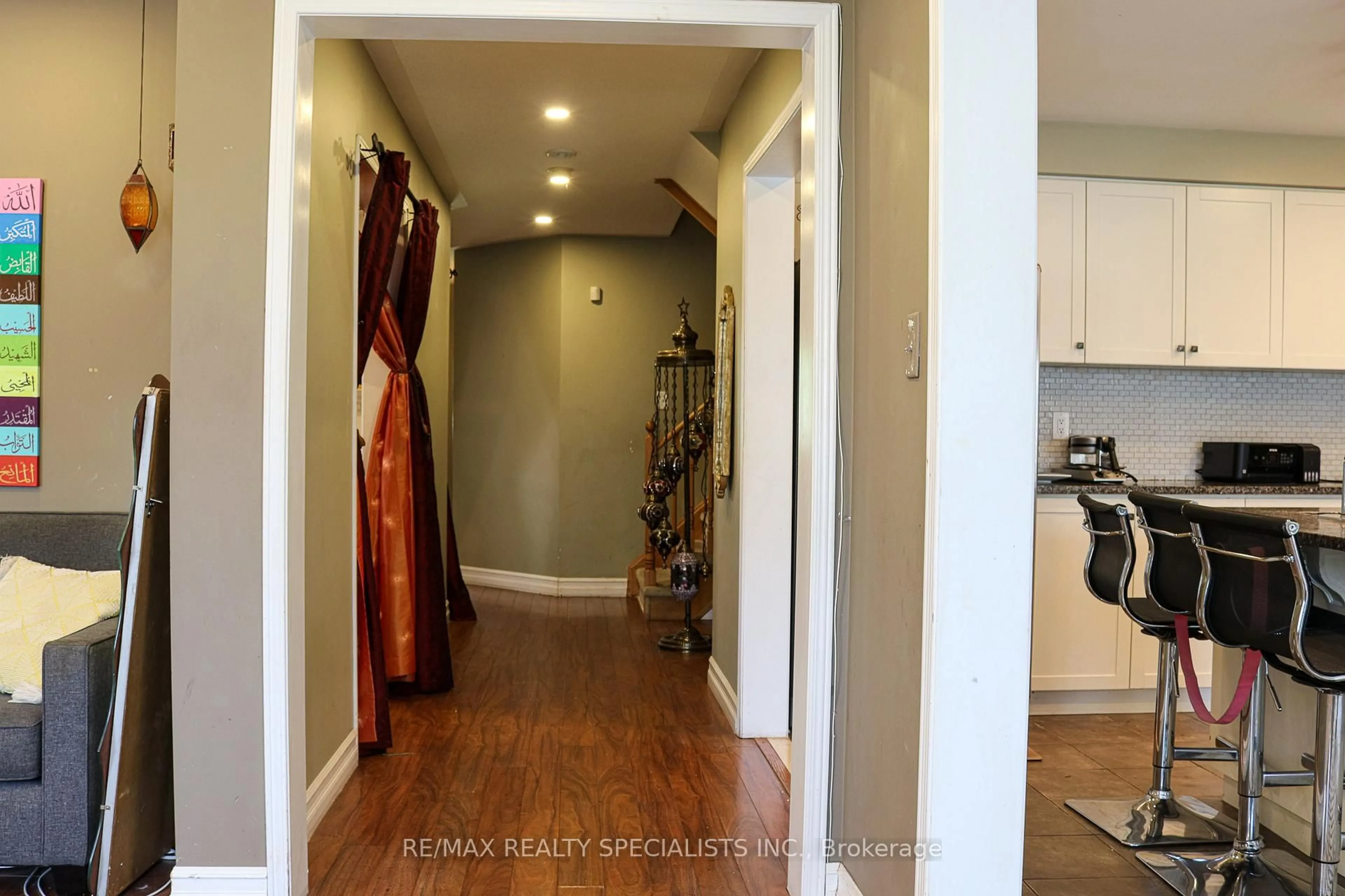 Indoor entryway for 57A Concession St, Clarington Ontario L1C 5M7