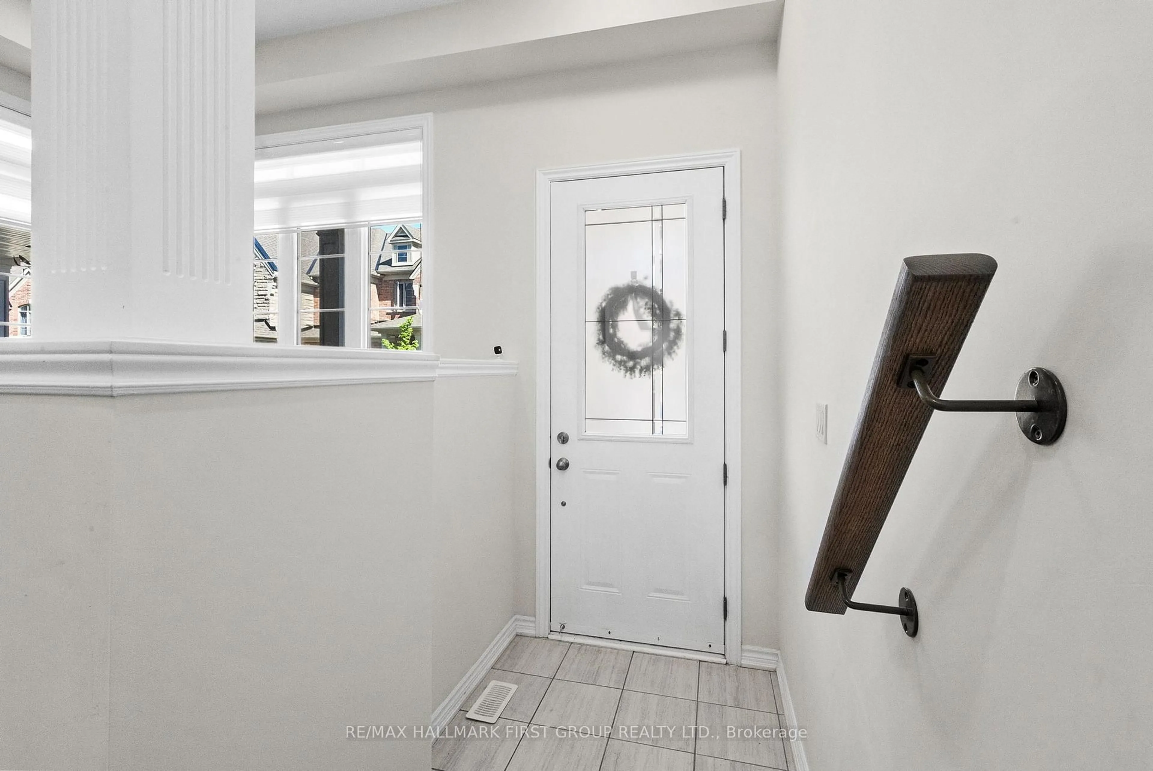 Indoor entryway for 16 Cachia Lane, Ajax Ontario L1T 0P8
