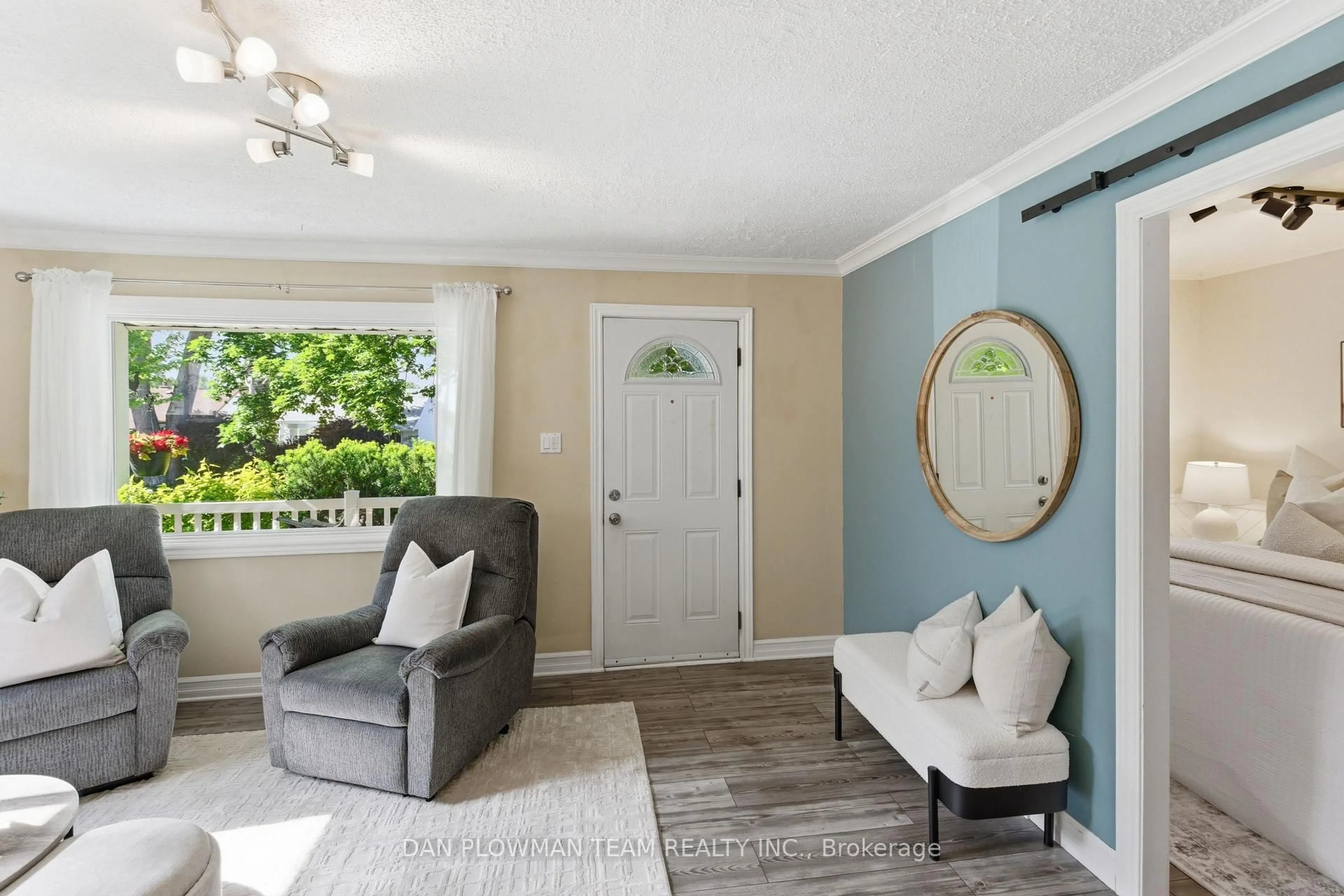 Indoor entryway for 7 Beech St, Ajax Ontario L1S 1V8
