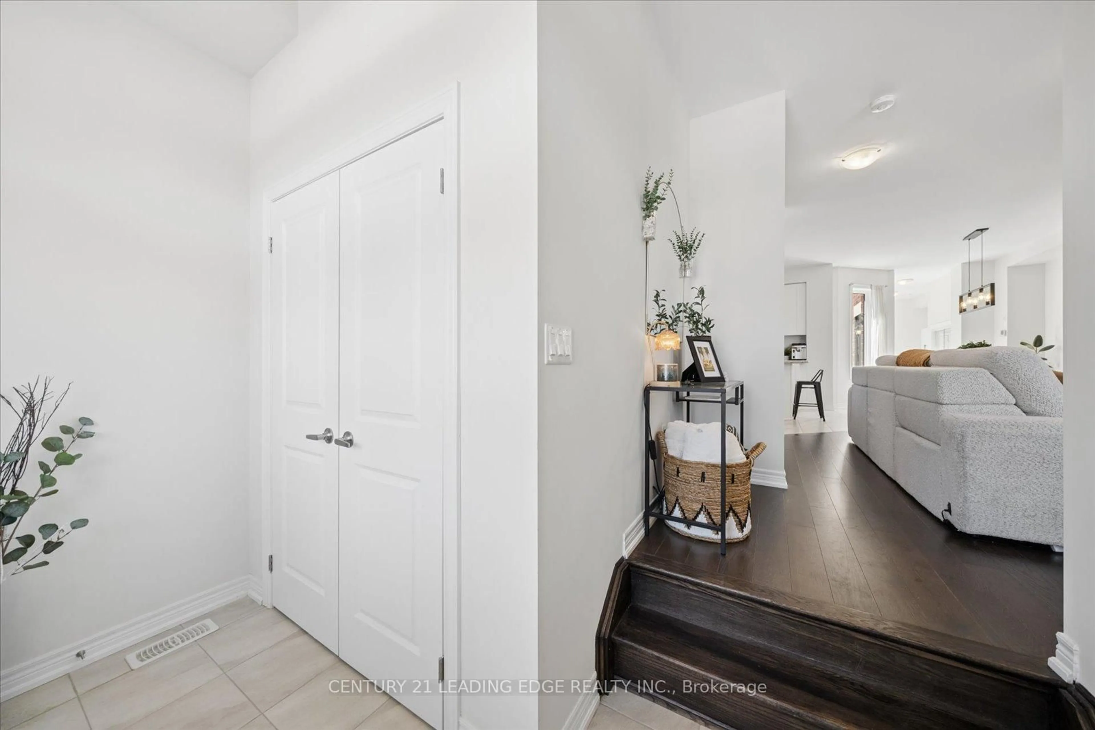 Indoor entryway for 238 Coronation Rd, Whitby Ontario L1P 0H7
