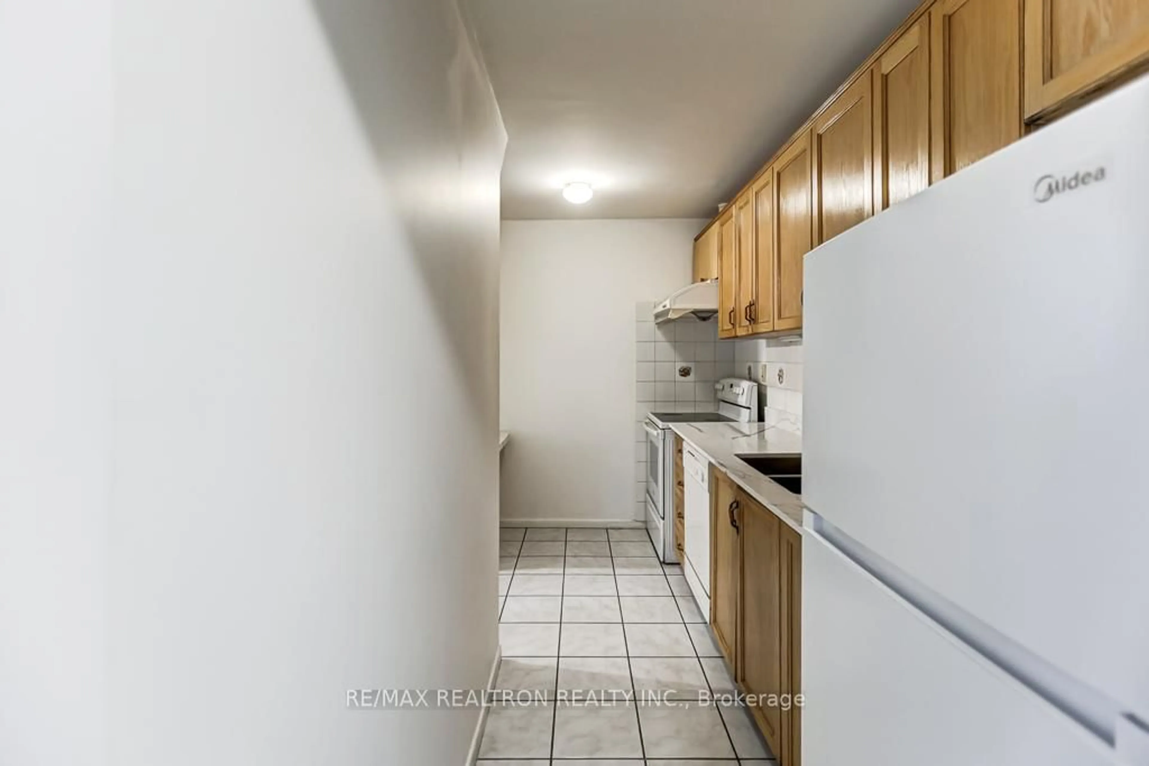 Standard kitchen, unknown for 100 Mornelle Crt #1045, Toronto Ontario M1E 4X2